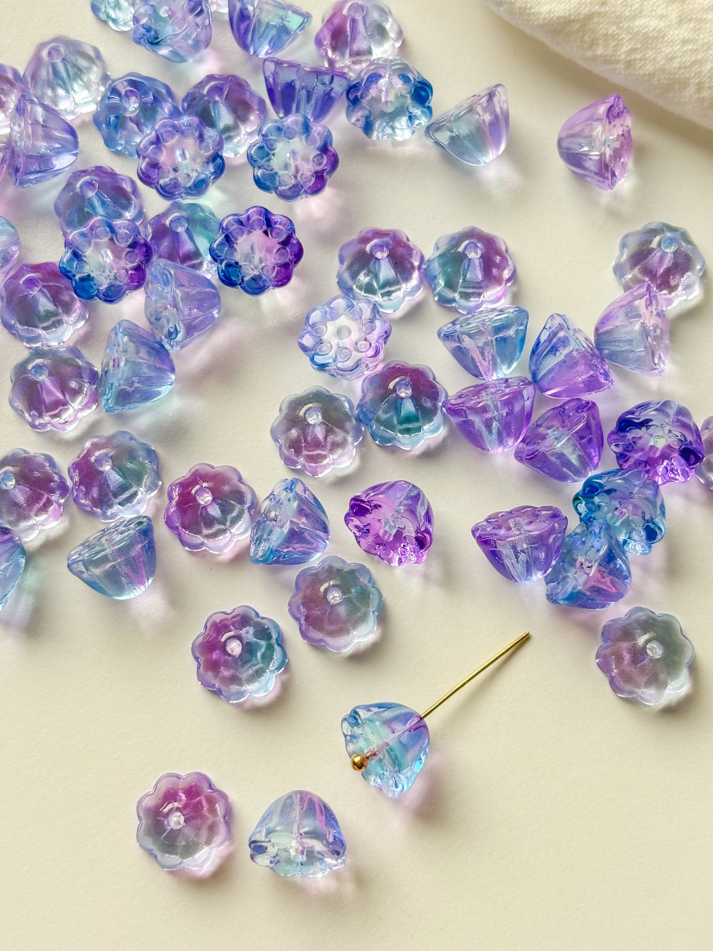 Glass bead flower 11x10.5x8mm, 6pcs