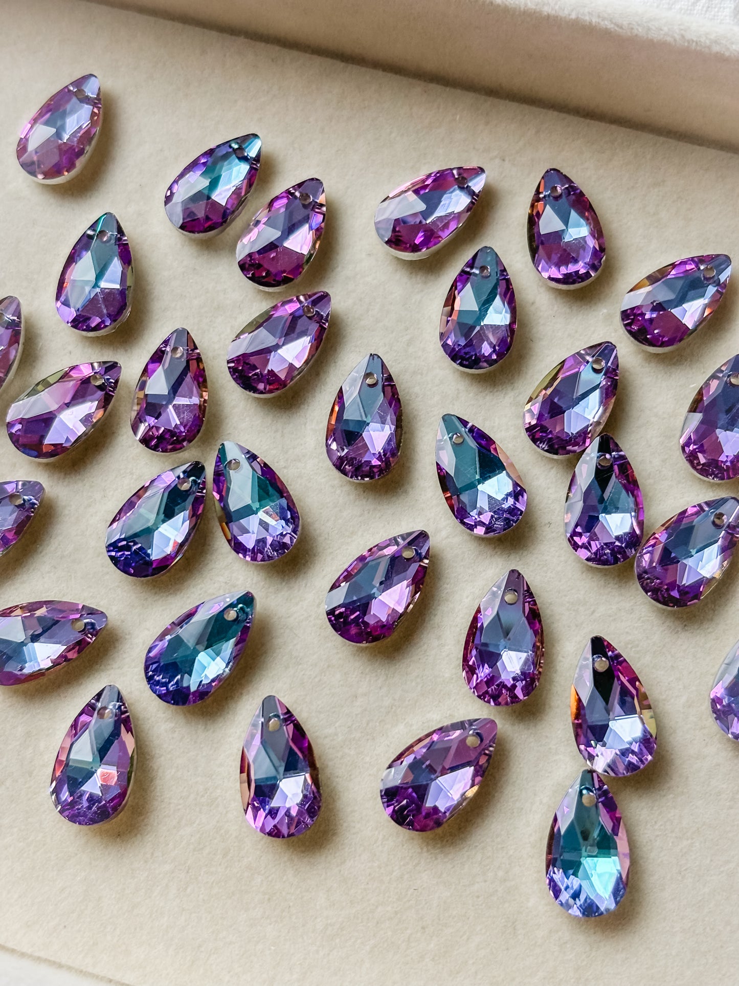 Glass pendant drop 16x9x5mm, 6 pcs