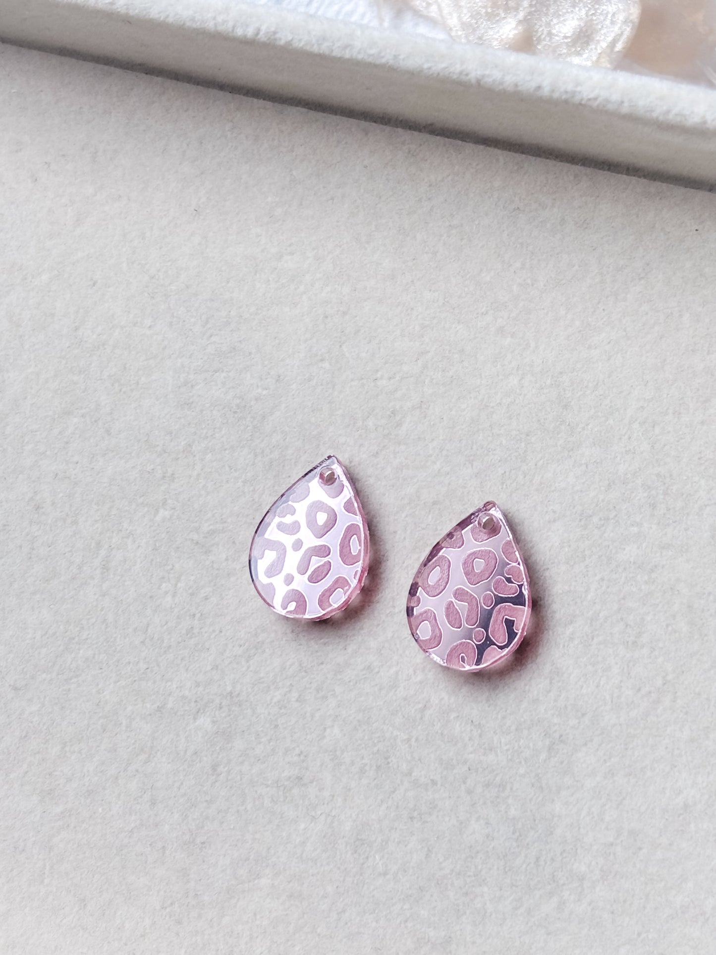 Riipus pisara 20mm, 1pari (eri värejä)