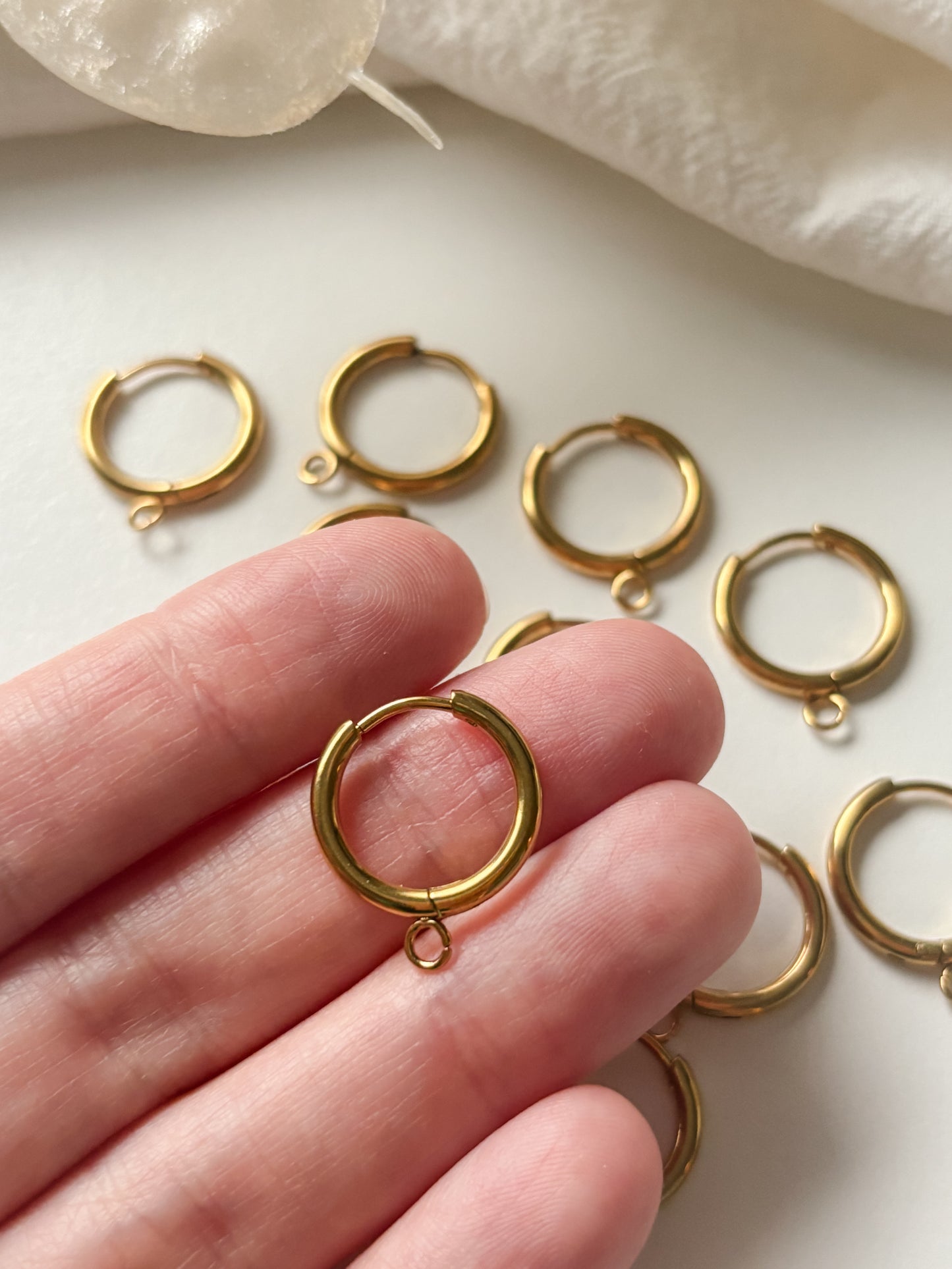 Korvakorurengas lenkillä 18x6x2mm, RST304, 1pari