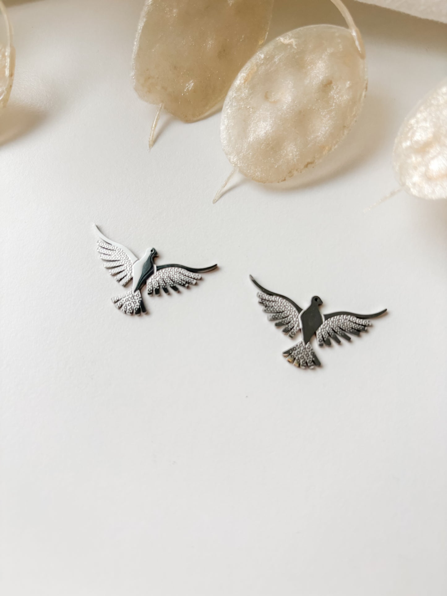 Pendant bird 17x30x1.5mm, RST304, 1pc