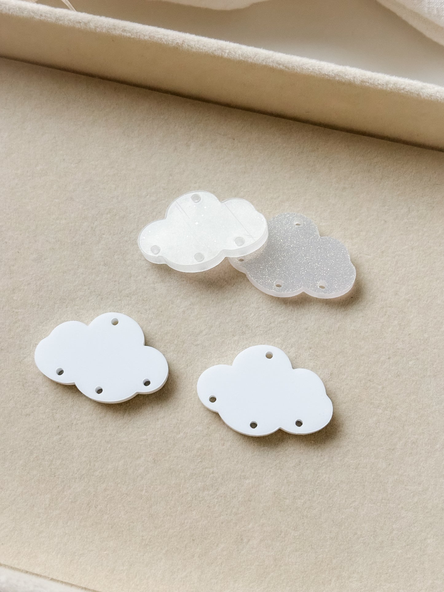 Pendant cloud 30x20mm, 1 pair