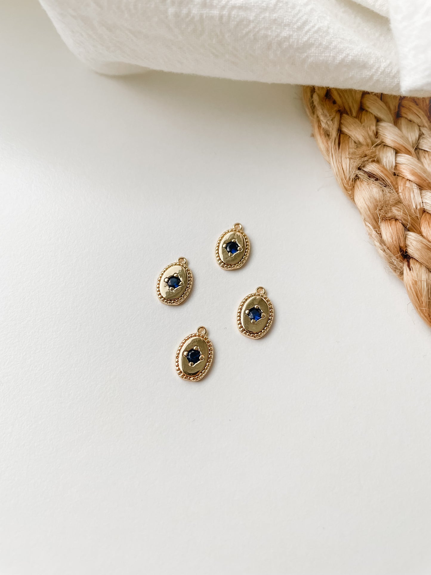 Pendant oval 12x8x2mm, 1pc