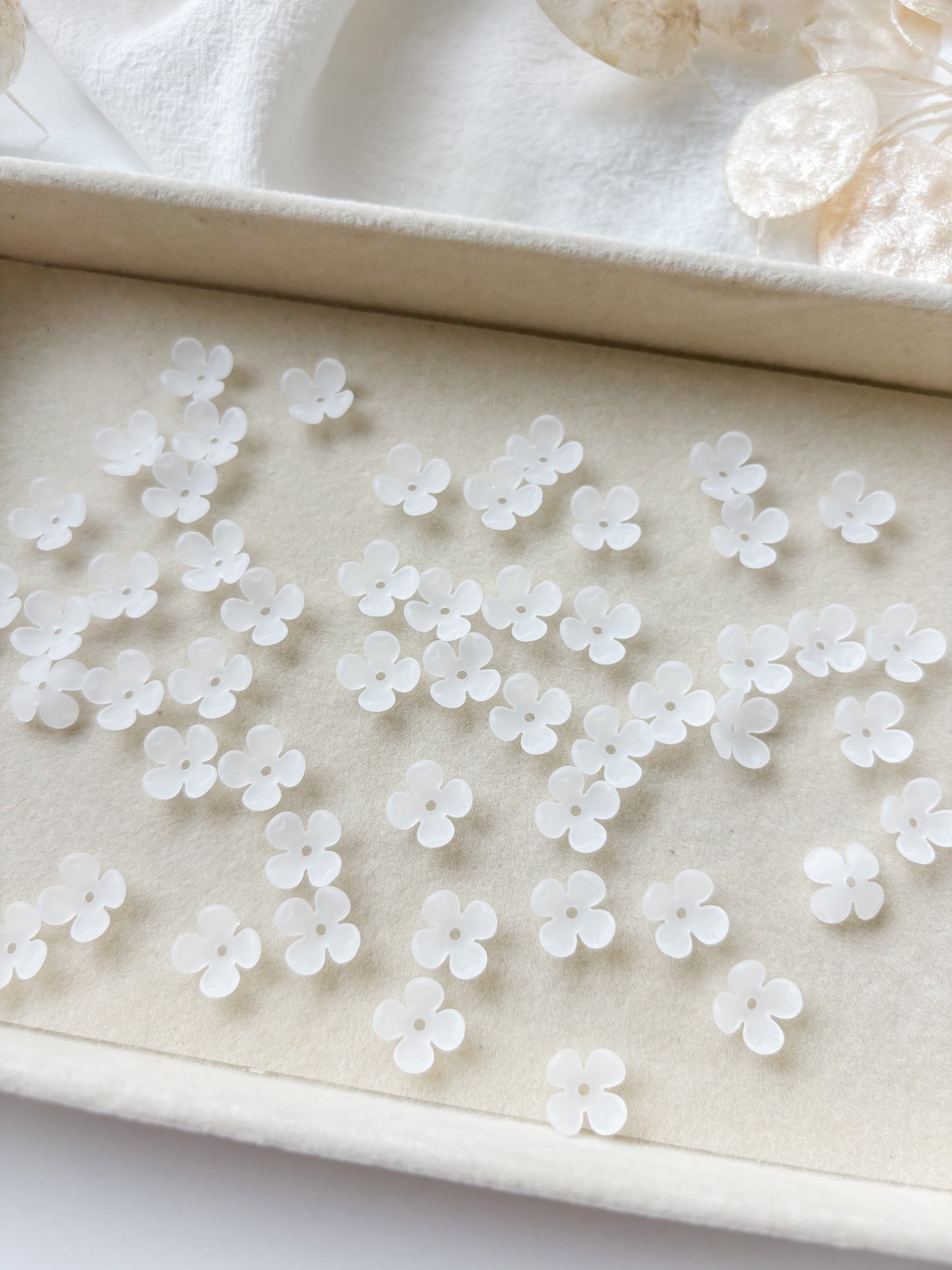 Bead flower 12x12x4.5mm