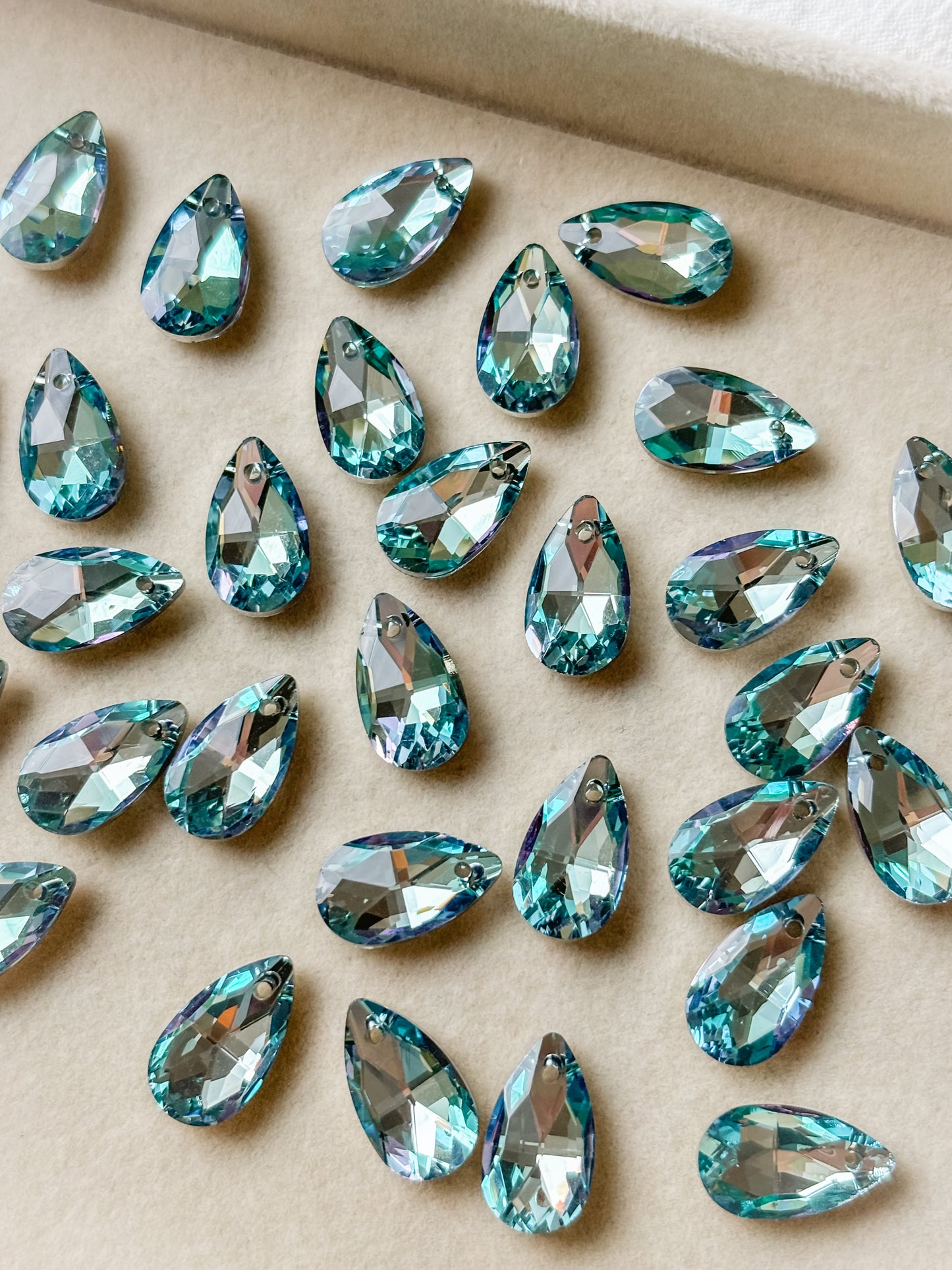 Glass pendant drop 16x9x5mm, 6 pcs