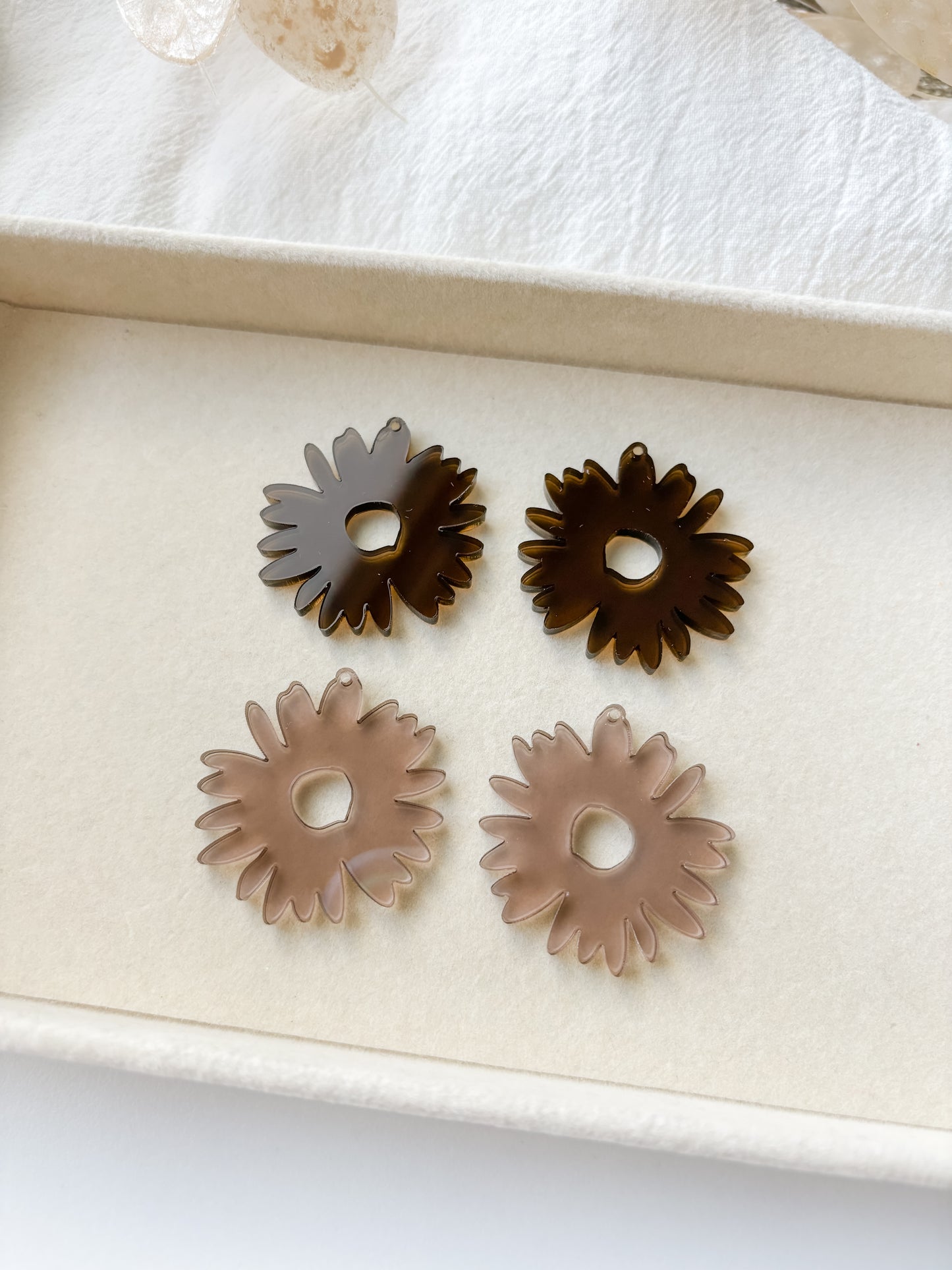 Pendant flower 40mm, 1 pair