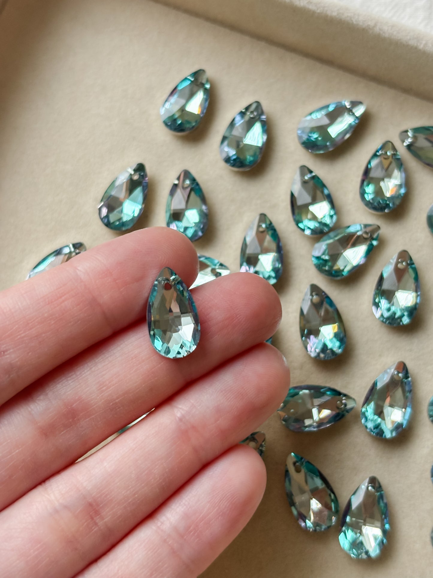 Glass pendant drop 16x9x5mm, 6 pcs