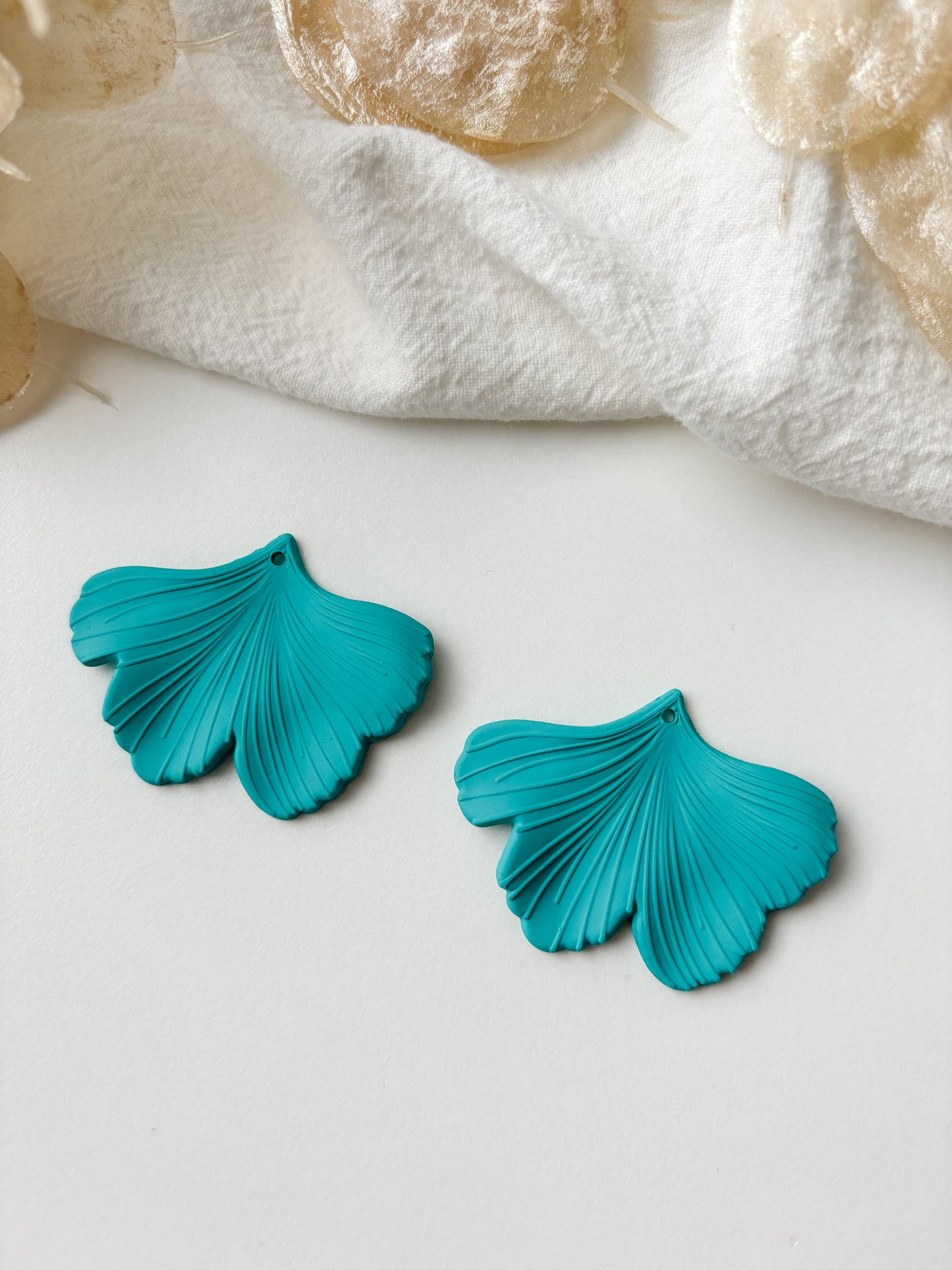 Pendant ginkgo 33x45x2mm, 1pc