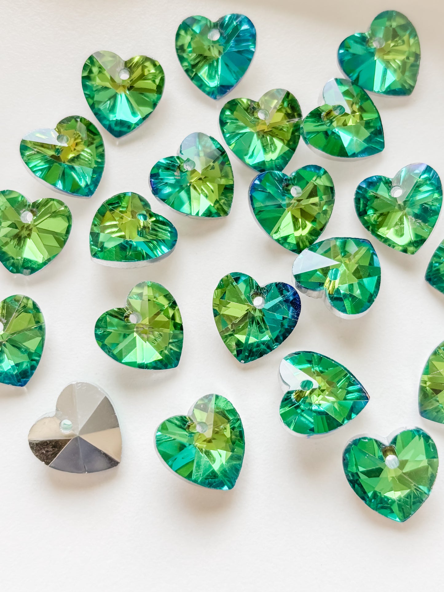 Glass pendant heart 14x8mm, 6pcs