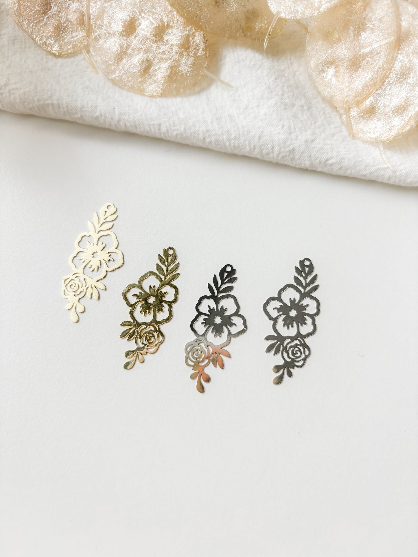 Pendant flower 35x14mm, 1pc