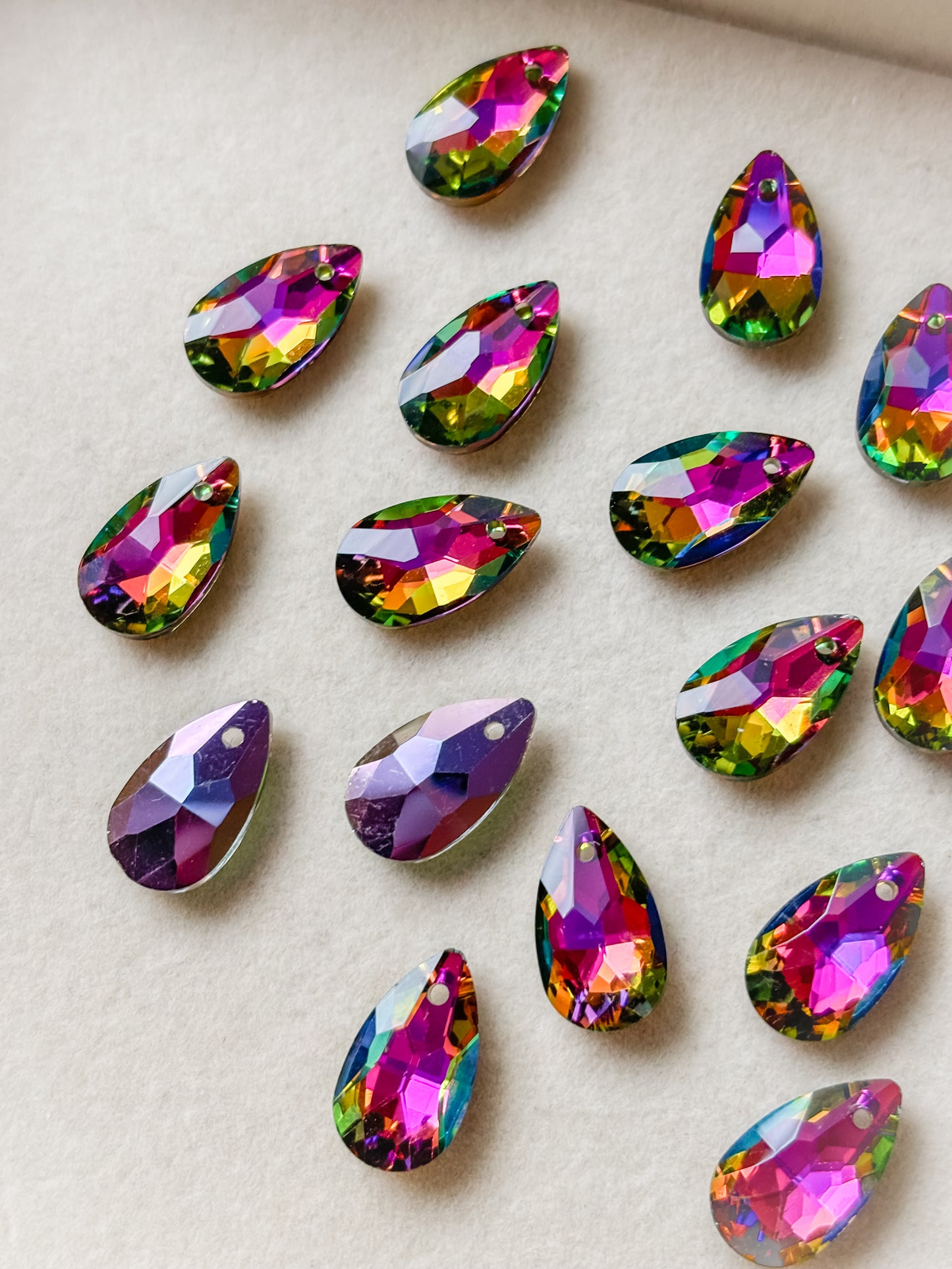 Glass pendant drop 16x9x5mm, 6 pcs