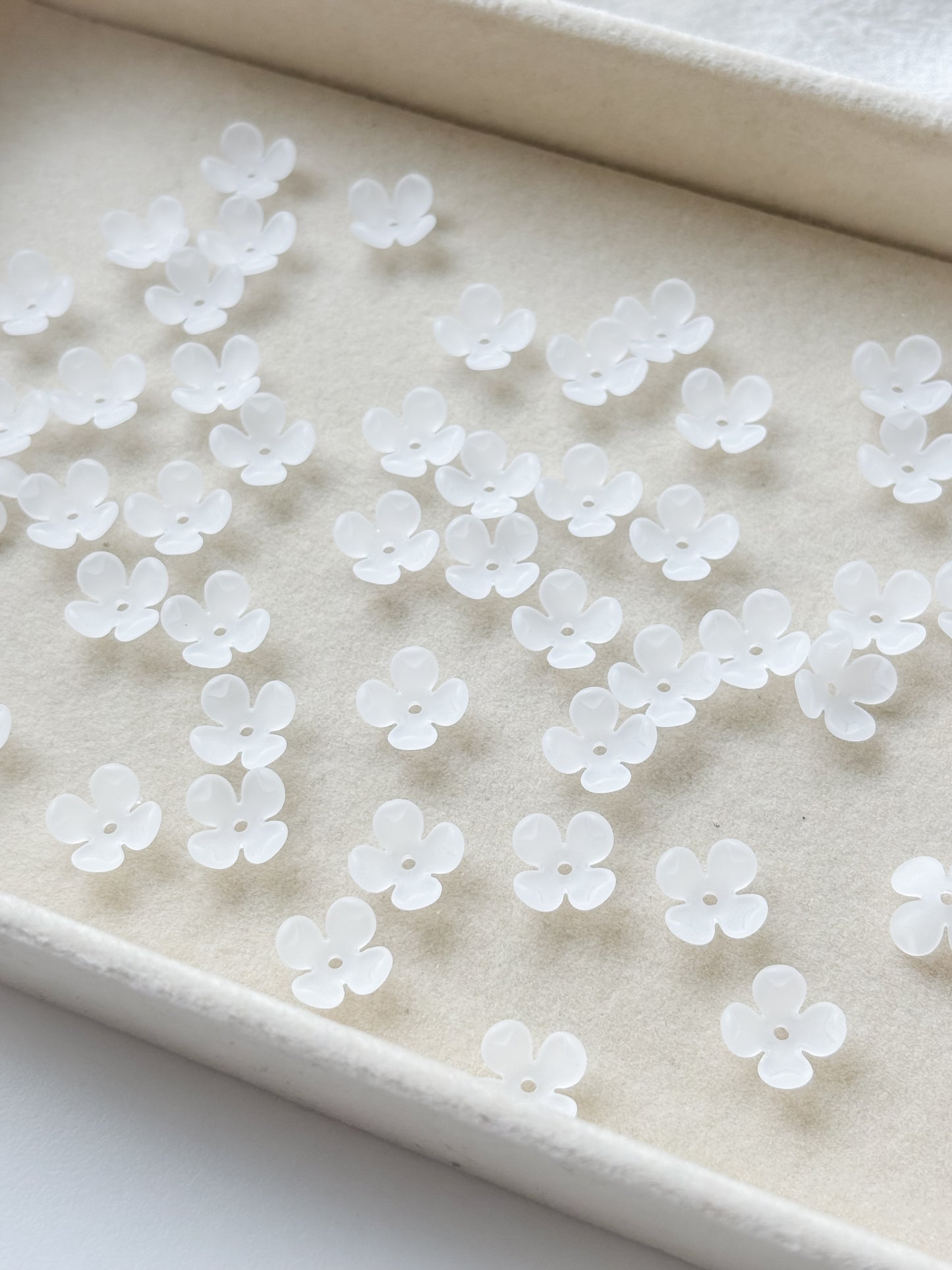 Bead flower 12x12x4.5mm