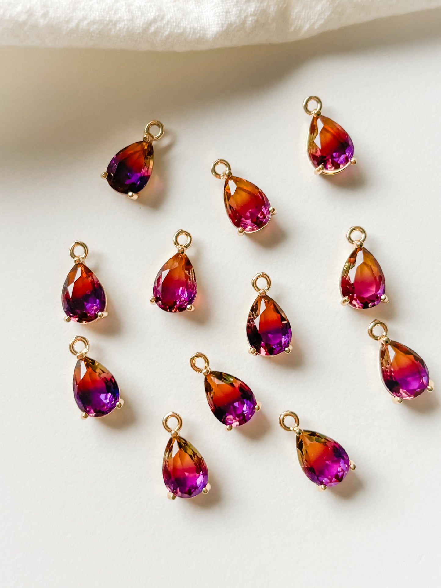 Glass pendant drop 13x7x5mm, 2 pcs