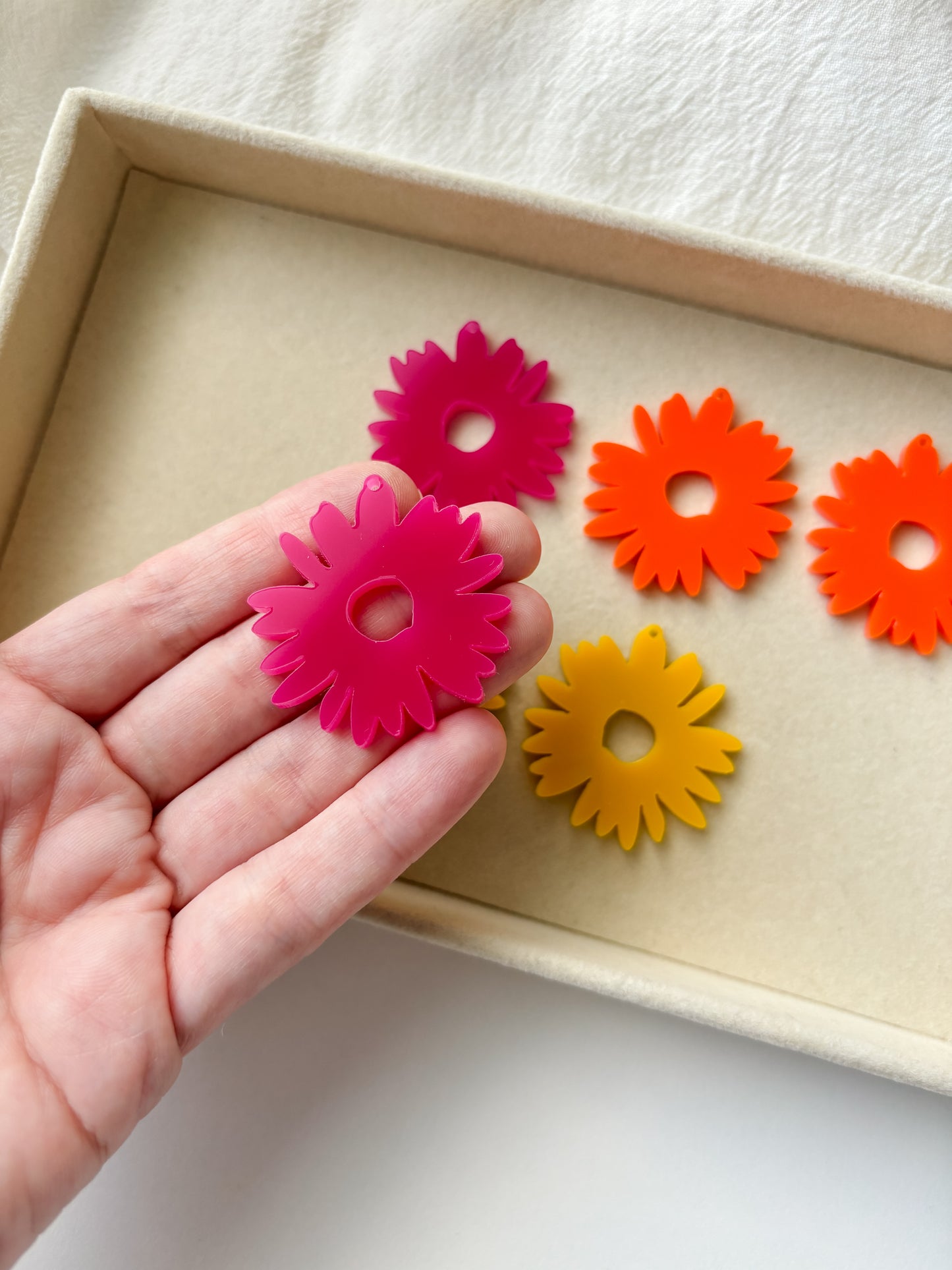 Pendant flower 40mm, 1 pair