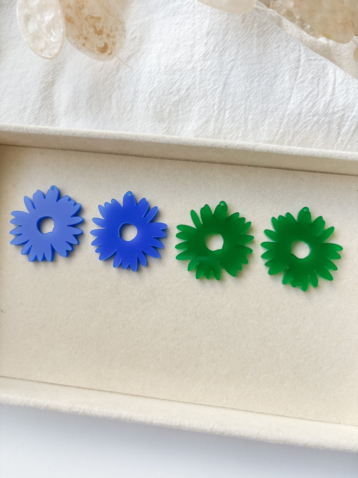 Pendant flower 40mm, 1 pair