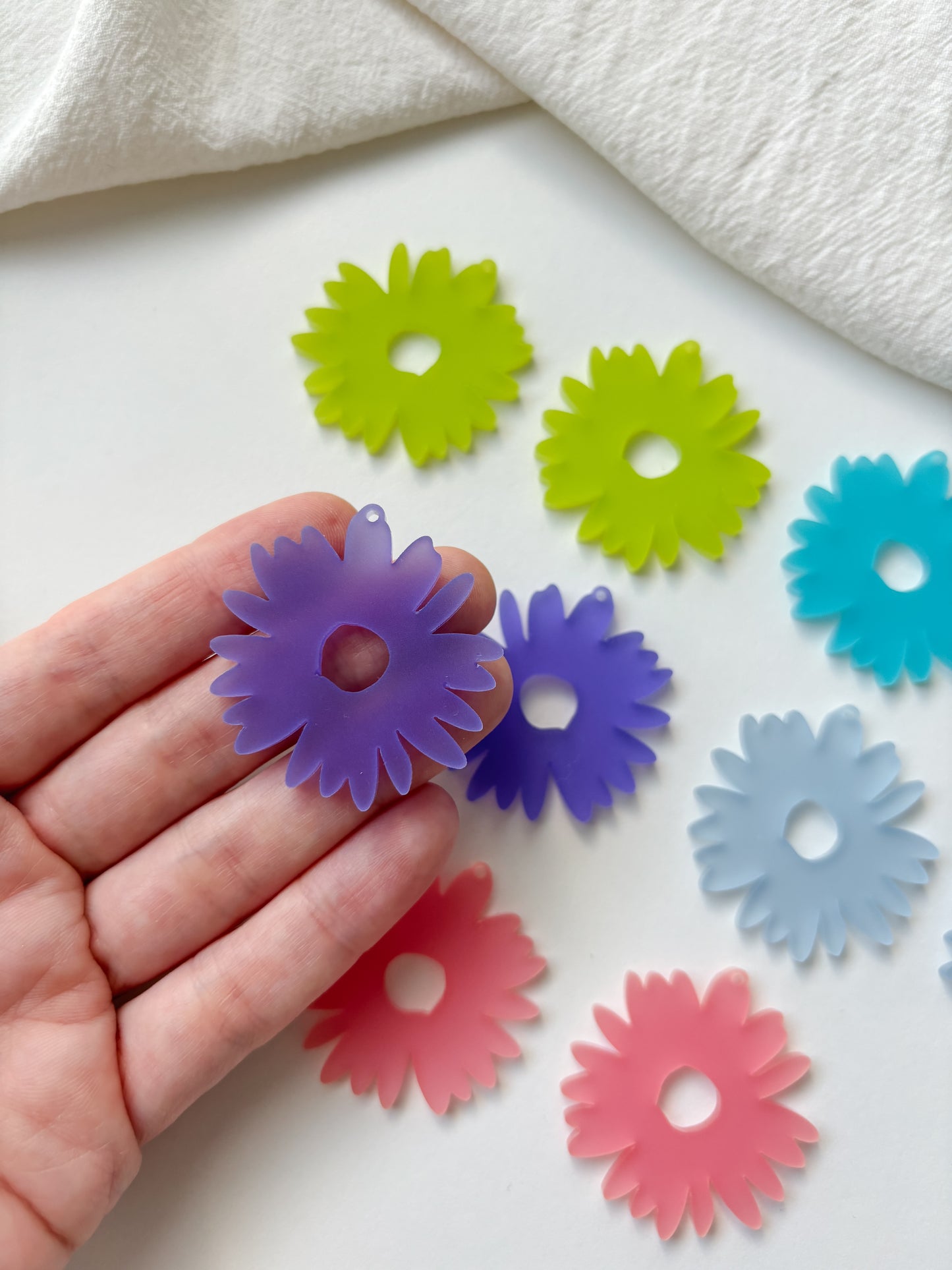 Pendant flower 40mm, 1 pair