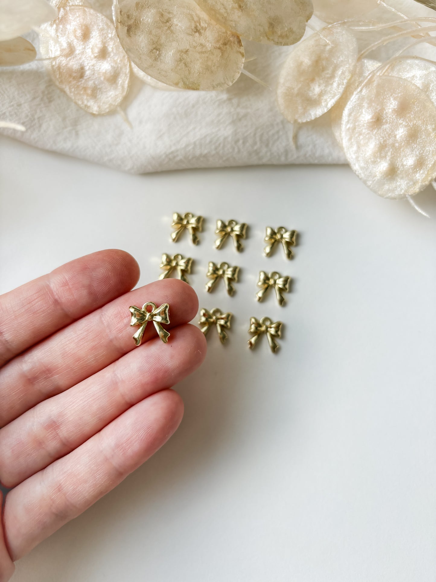 Pendant bow 11x10.5x3mm, 1pc