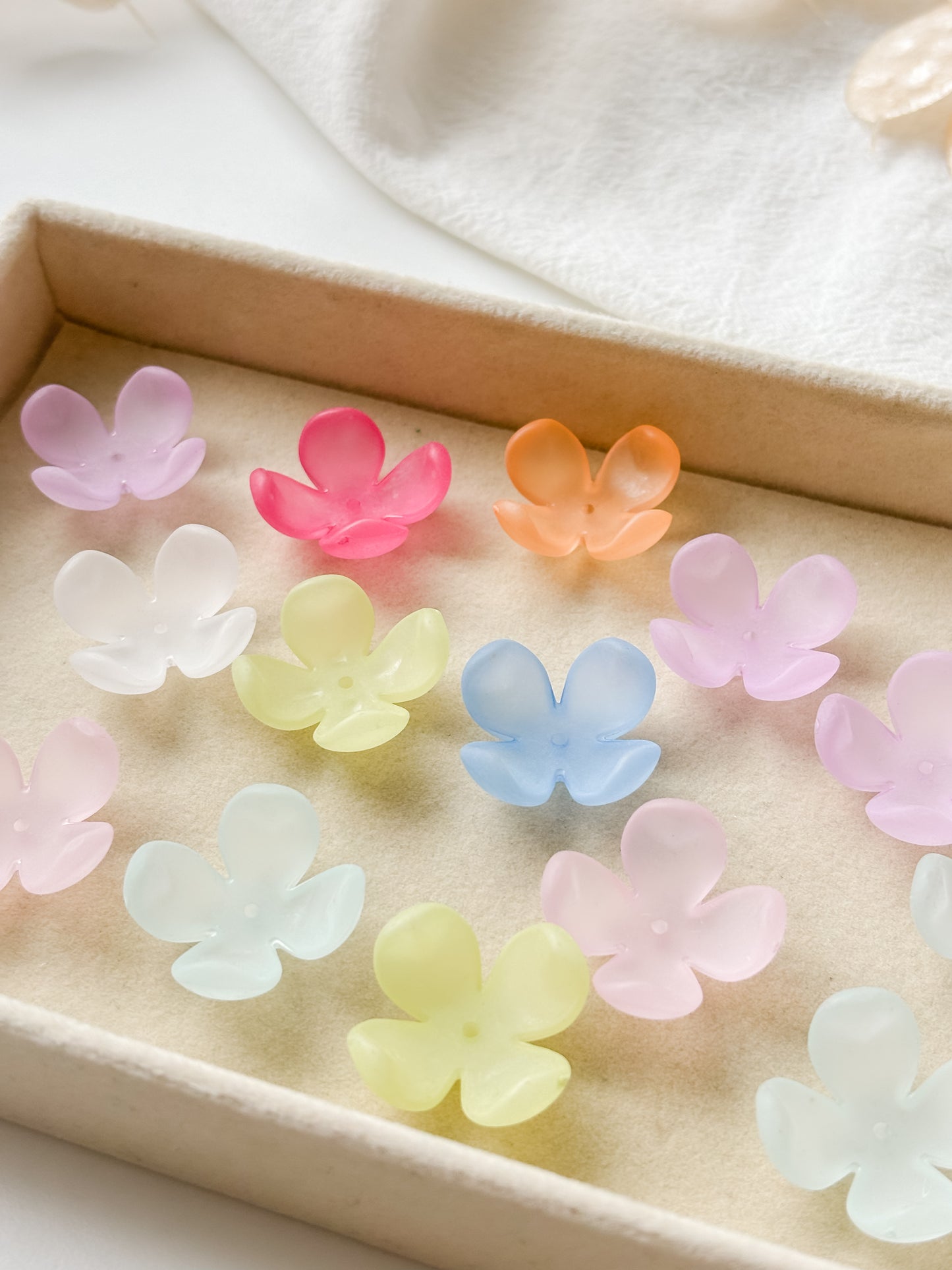 Pearl flower 27x27x11mm, mix.10pcs