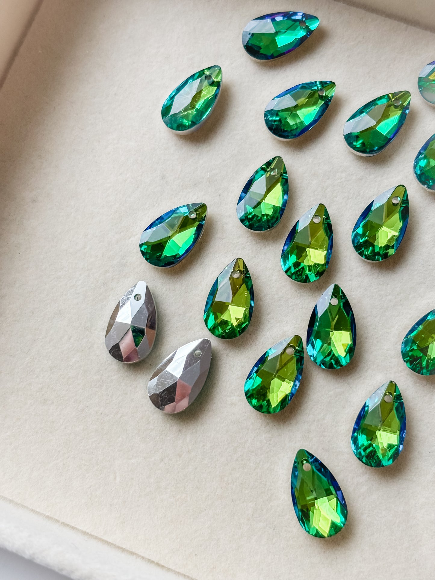 Glass pendant drop 16x9x5mm, 6 pcs