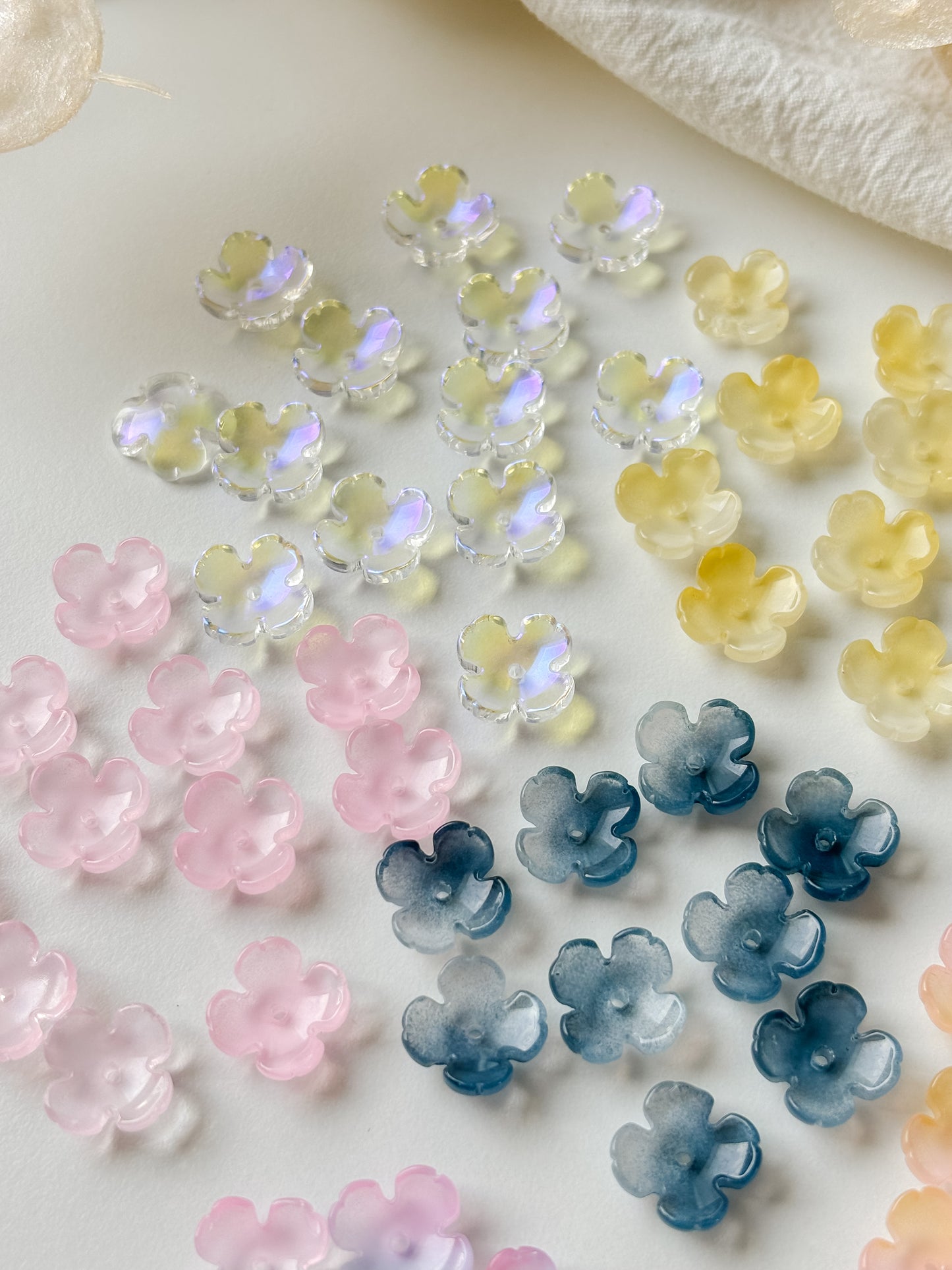 Bead flower 12x12x4.5mm, 10pcs