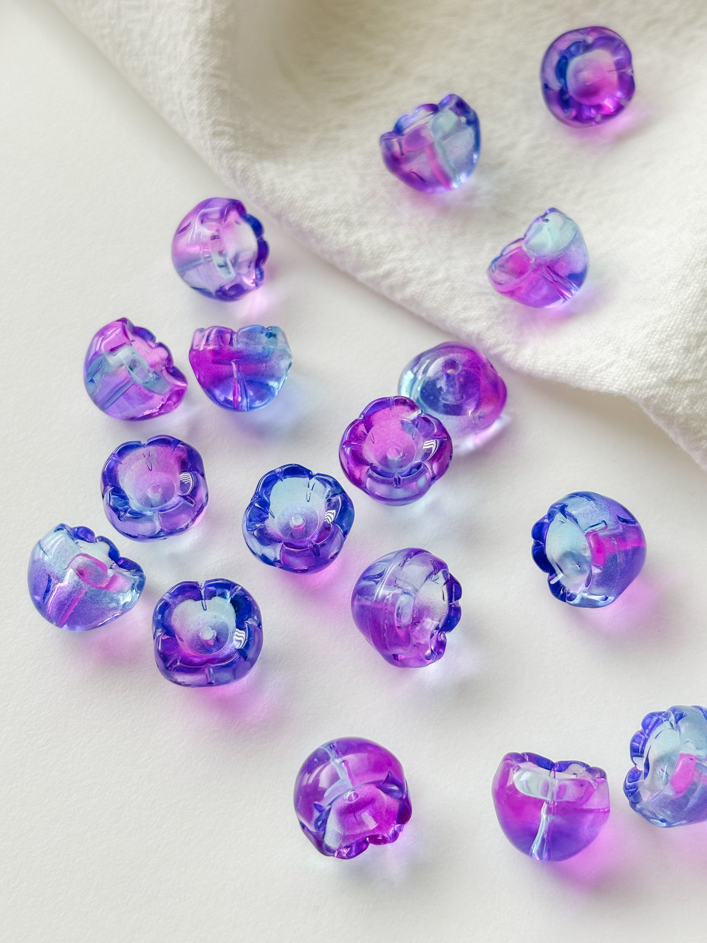 Glass bead flower 9x13x13mm, 6pcs