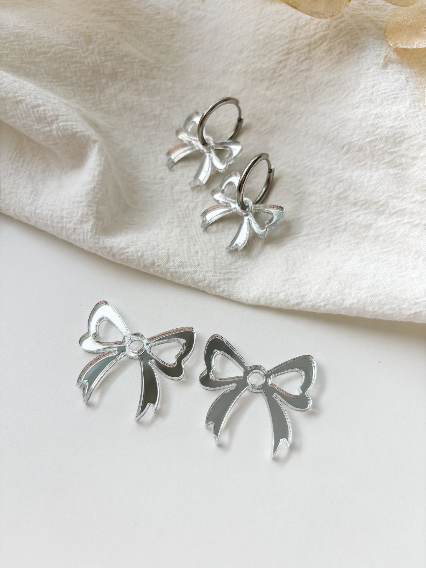 Pendant bow, silver mirror acrylic, 1 pair