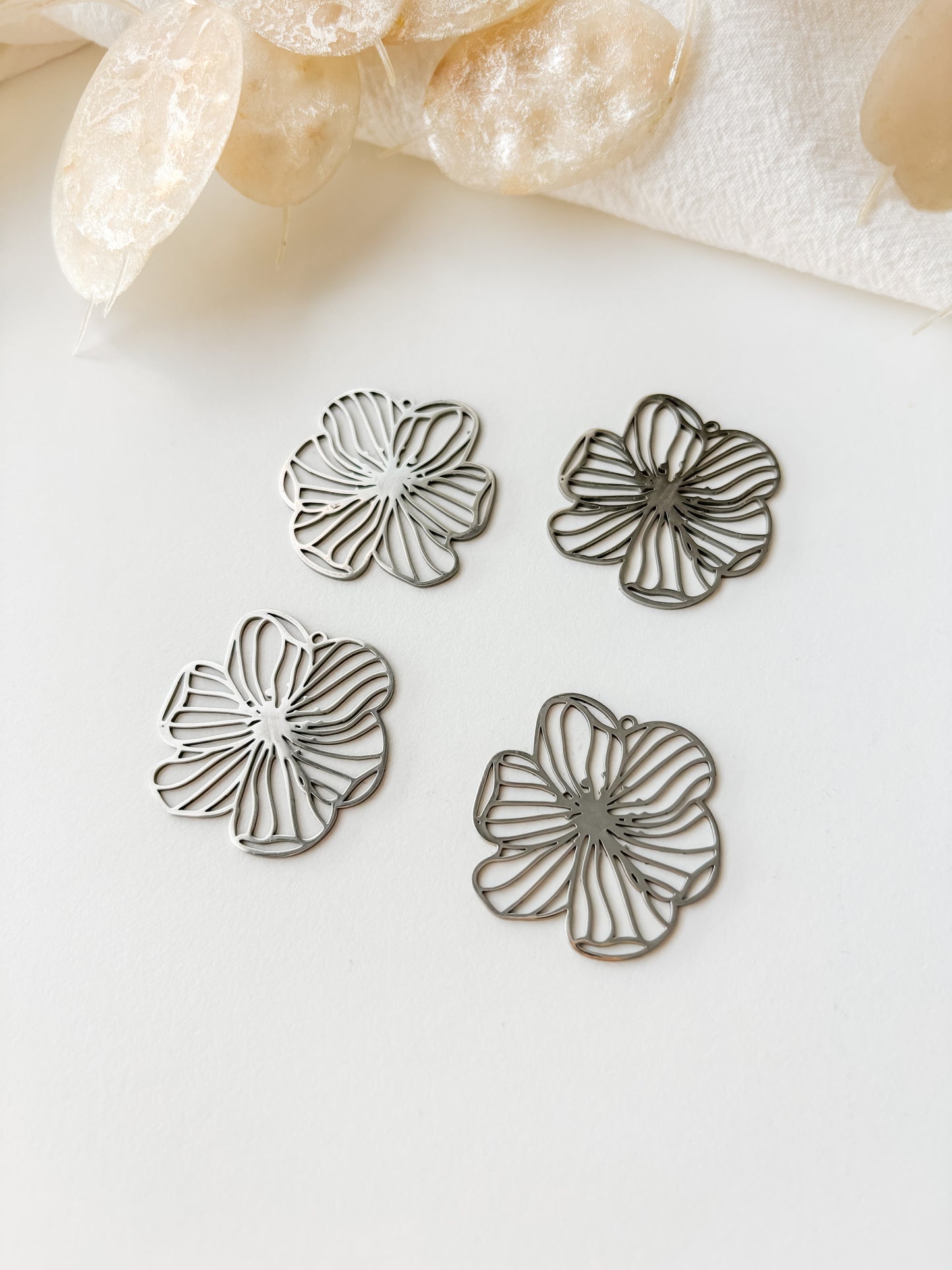 Pendant flower stainless steel 29.5x30x1mm, 1pc