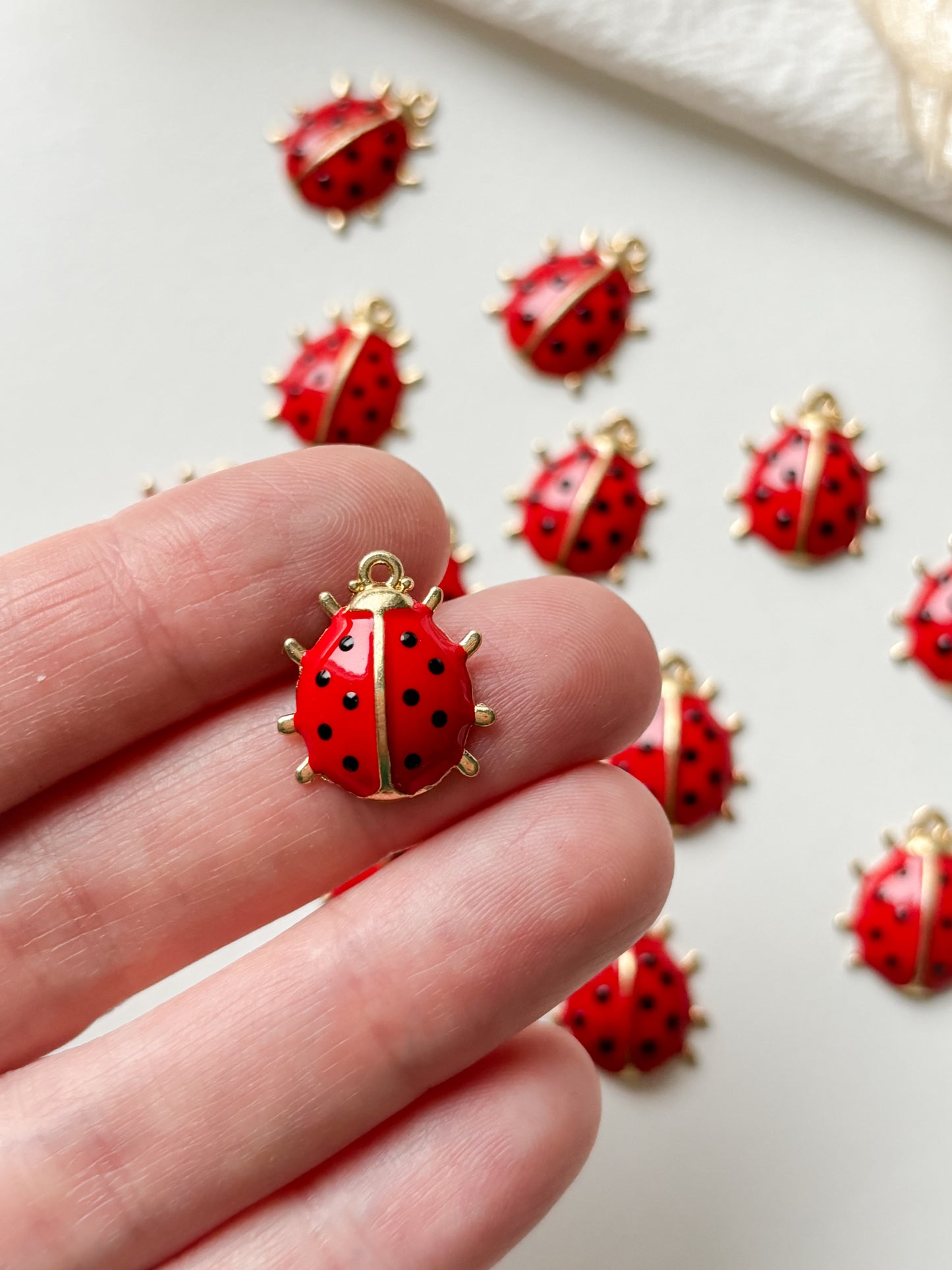 Pendant ladybug 17x15x4mm, 6pcs