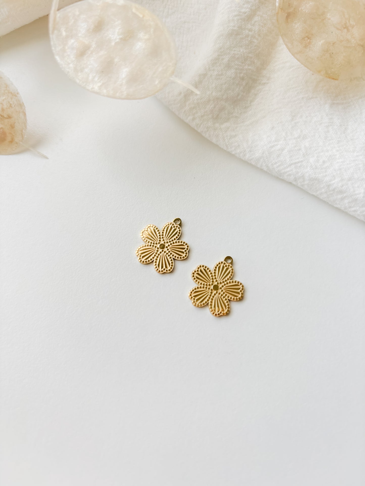 Pendant flower 18x16x1mm, RST304, 1pc