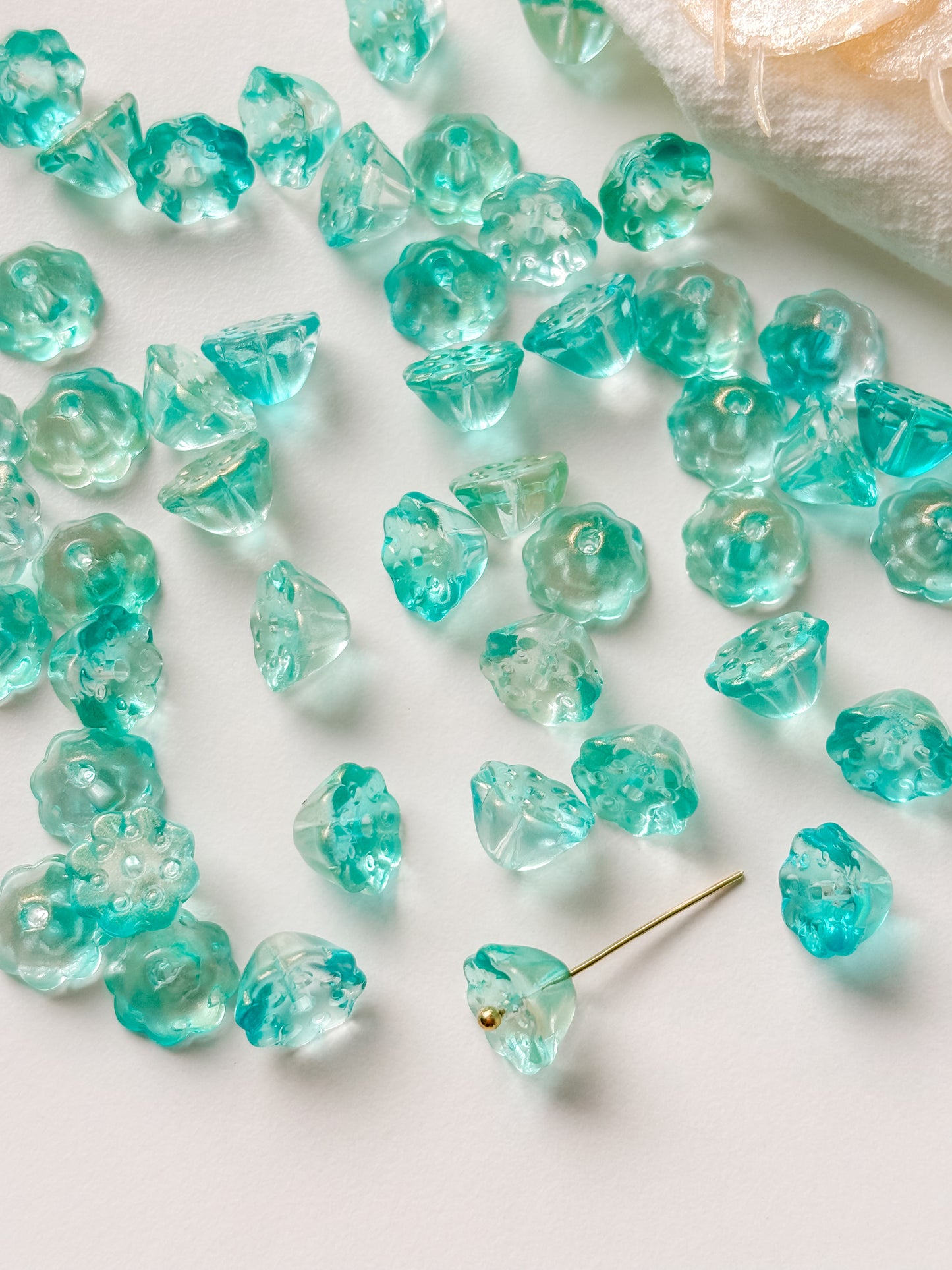 Glass bead flower 11x10.5x8mm, 6pcs