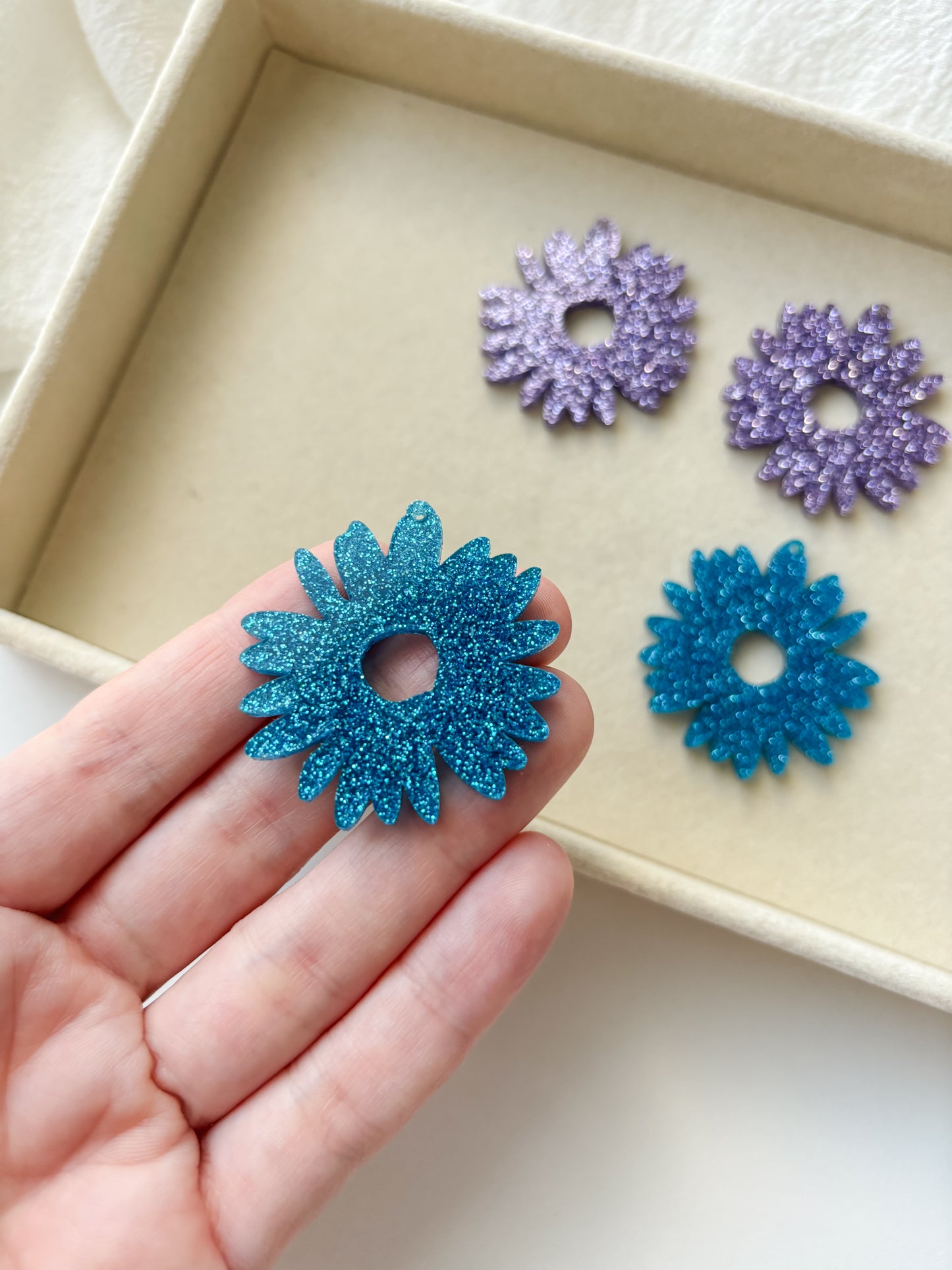Pendant flower 40mm, 1 pair
