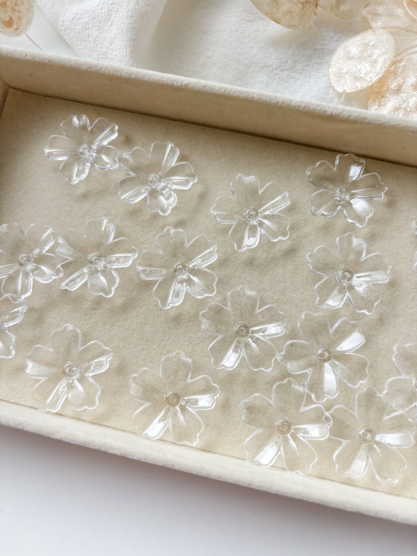 Pearl flower 29x6mm, transparent, 6pcs