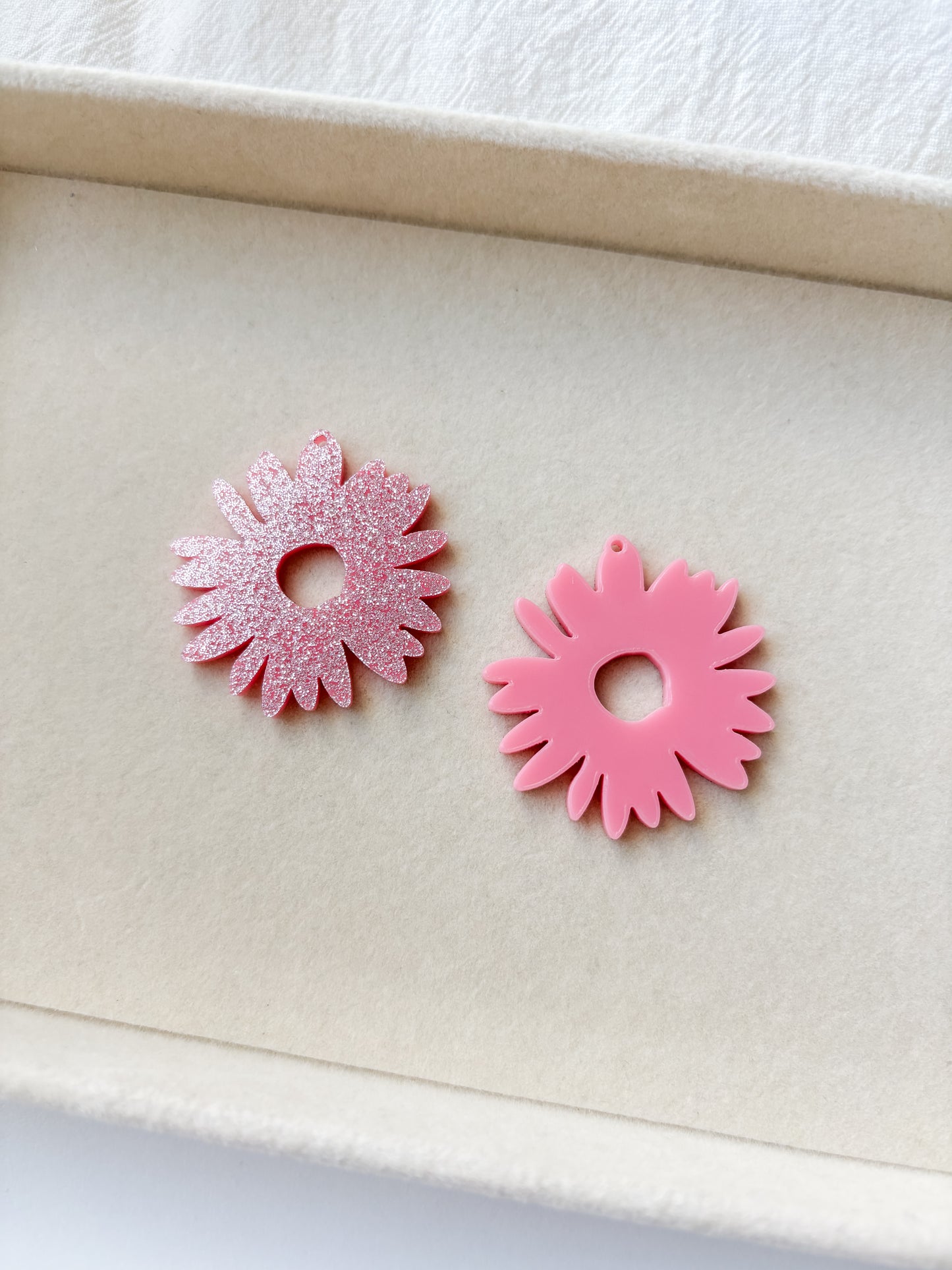 Pendant flower 40mm, 1 pair