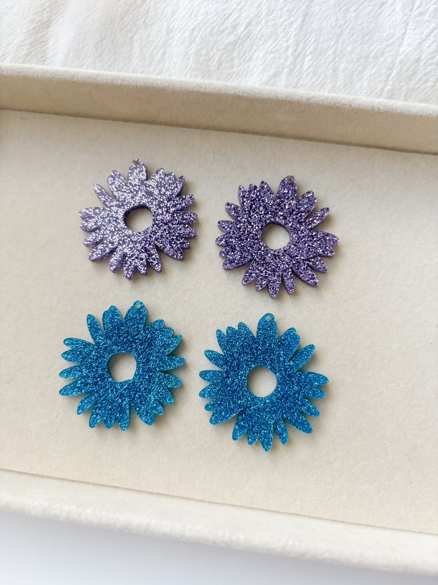 Pendant flower 40mm, 1 pair
