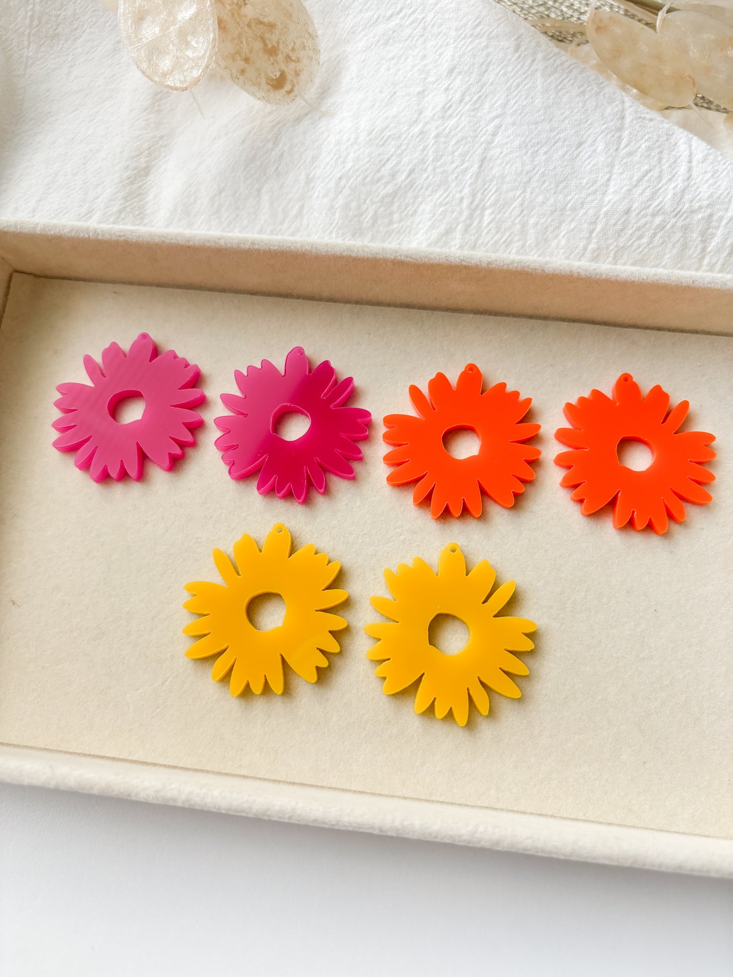 Pendant flower 40mm, 1 pair