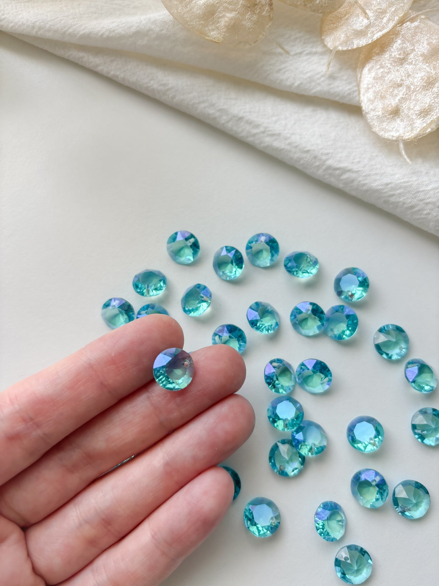 Glass pendant circle 10x5.3mm, 6pcs
