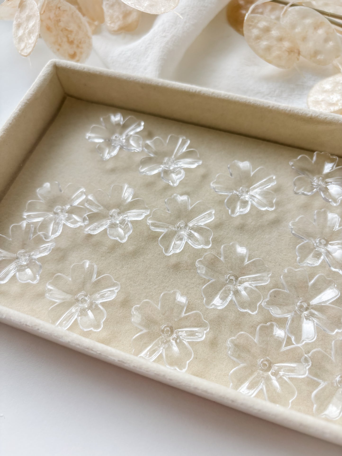 Pearl flower 29x6mm, transparent, 6pcs
