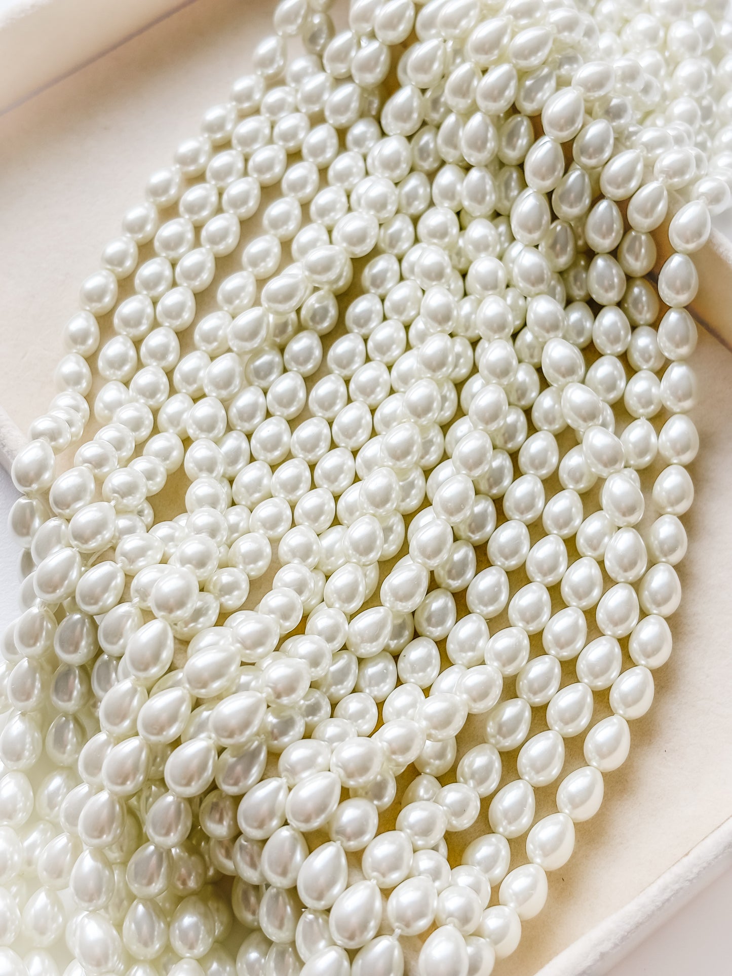 Glass bead drop 9x7mm, approx. 44 pcs