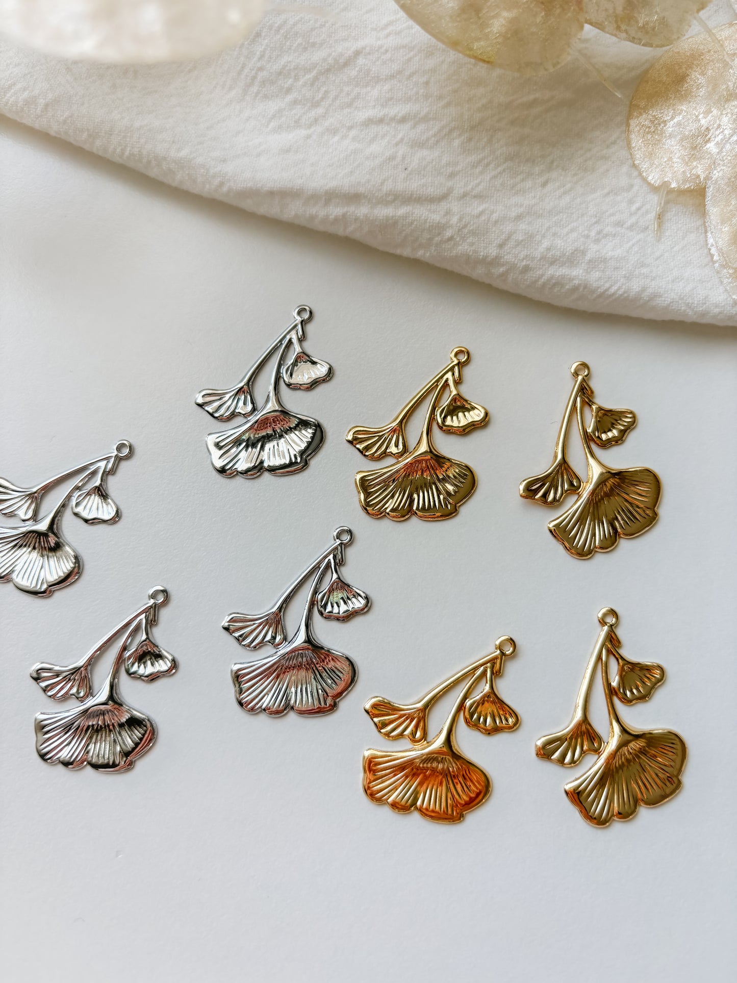 Pendant ginkgo 18K 29x22.5x1.8mm, 1pc
