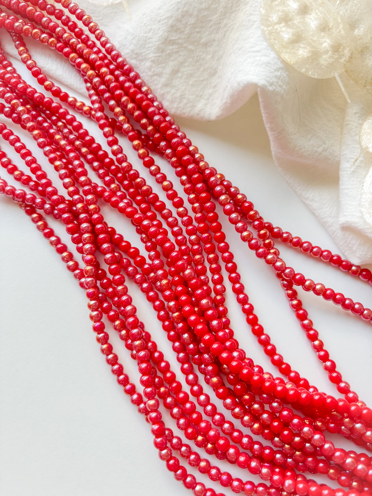 Glass bead red 4~4.5mm, approx. 95pcs