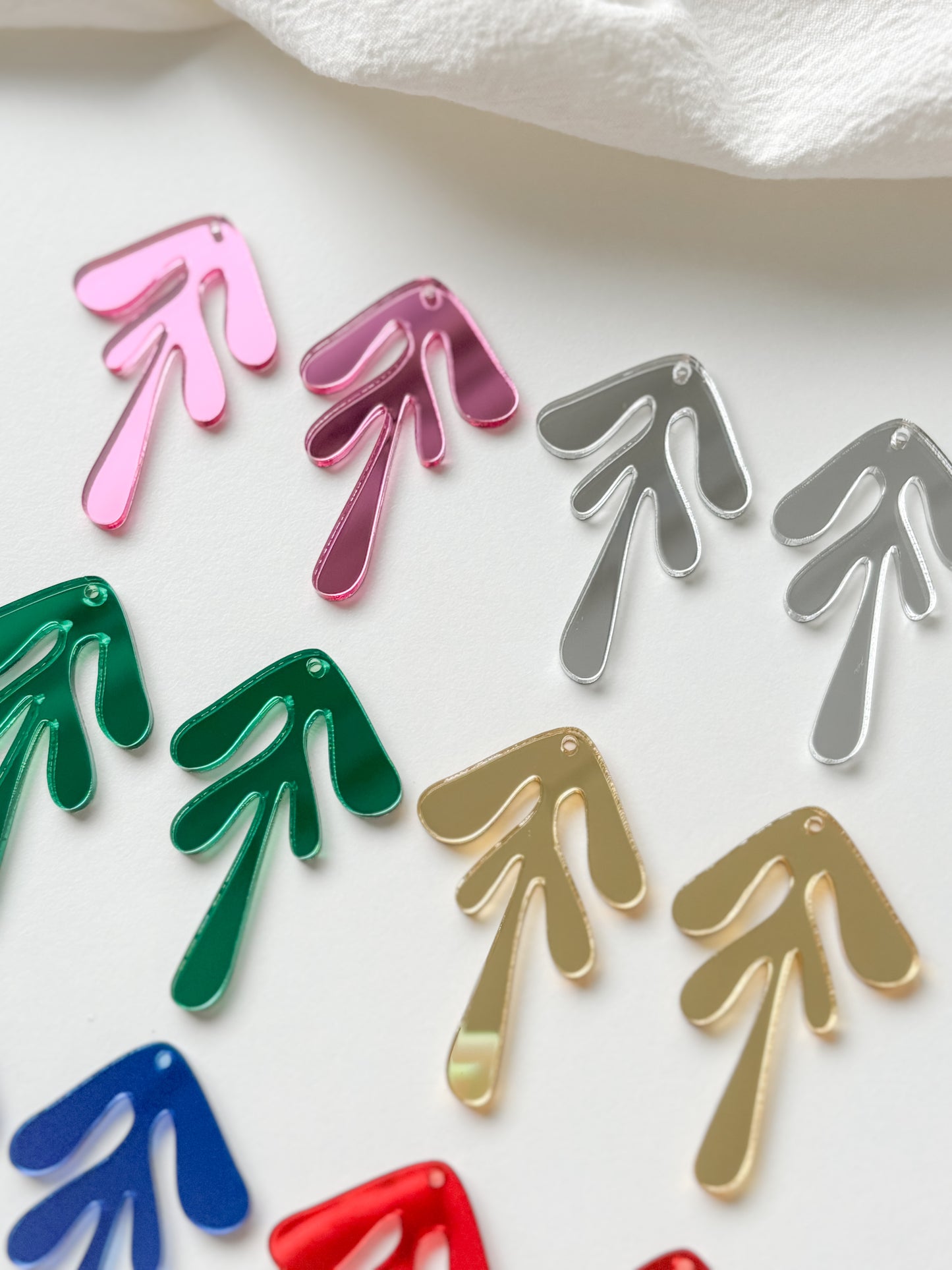 Pendant leaf 50mm, 1 pair