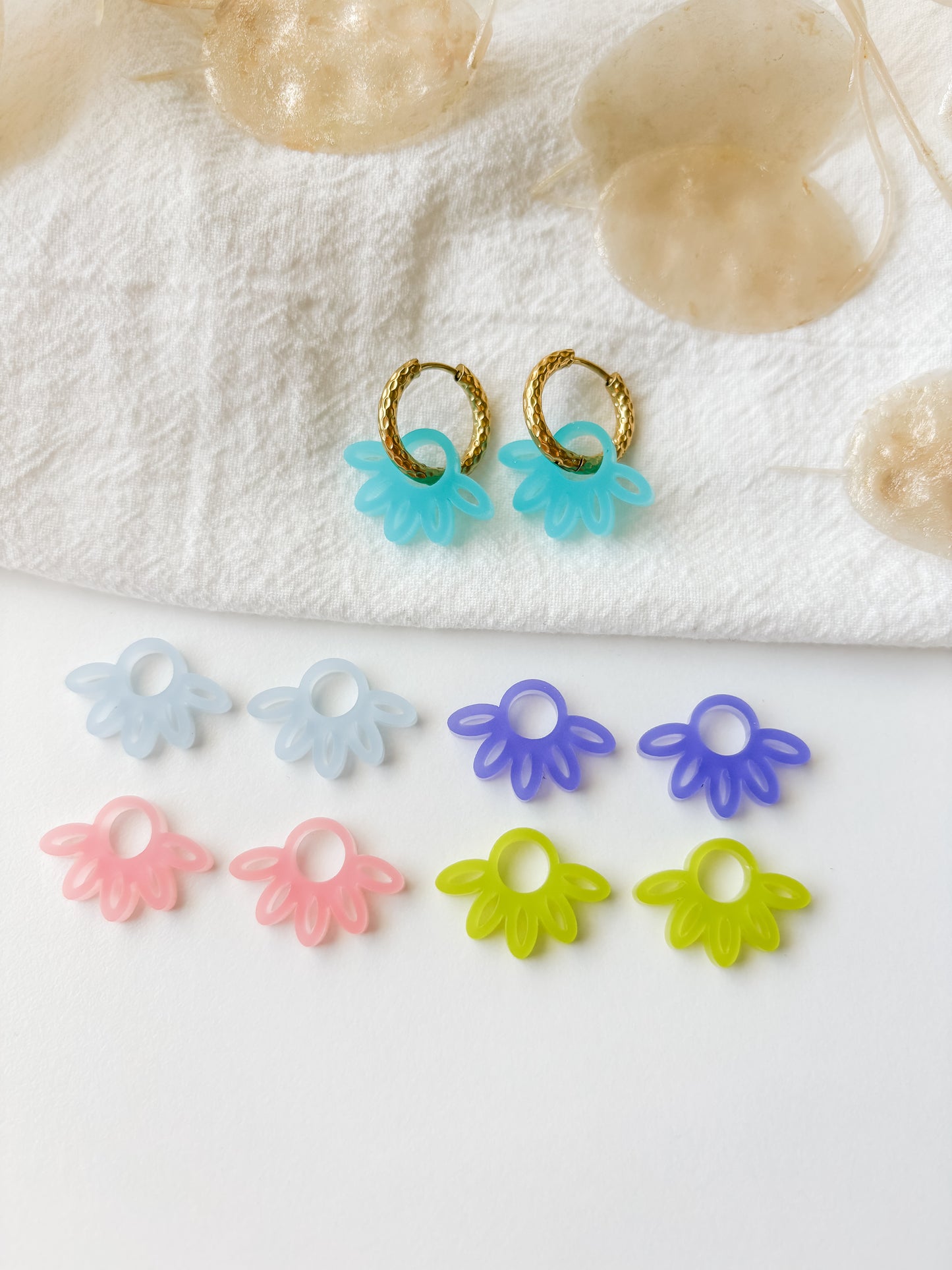 Pendant flower 20x15mm, 1 pair
