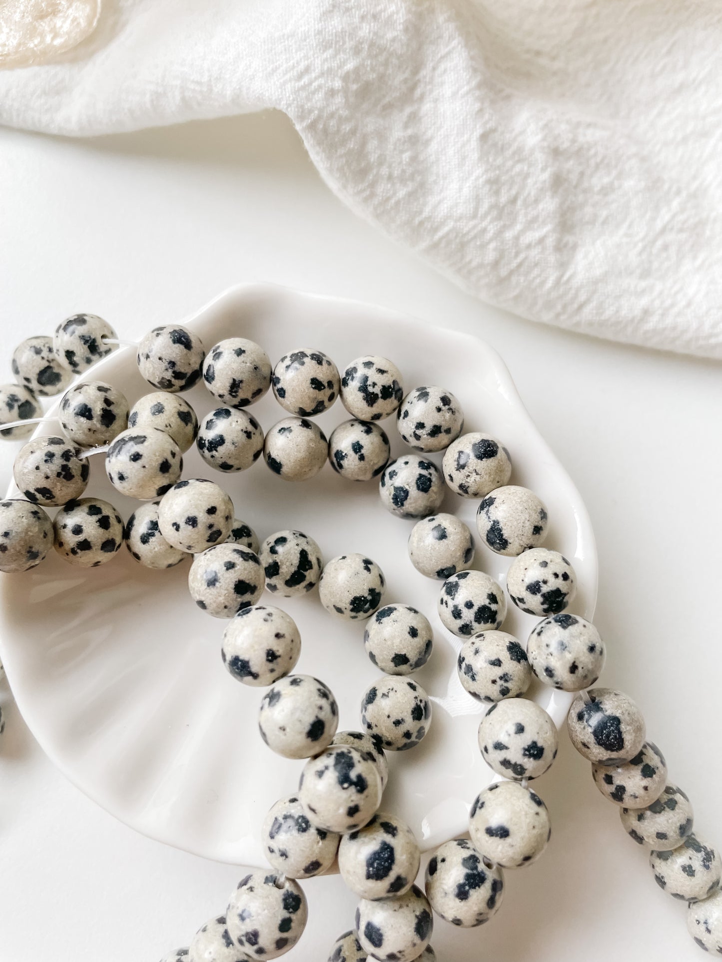 Dalmatian jaspis 8mm helmi 20kpl