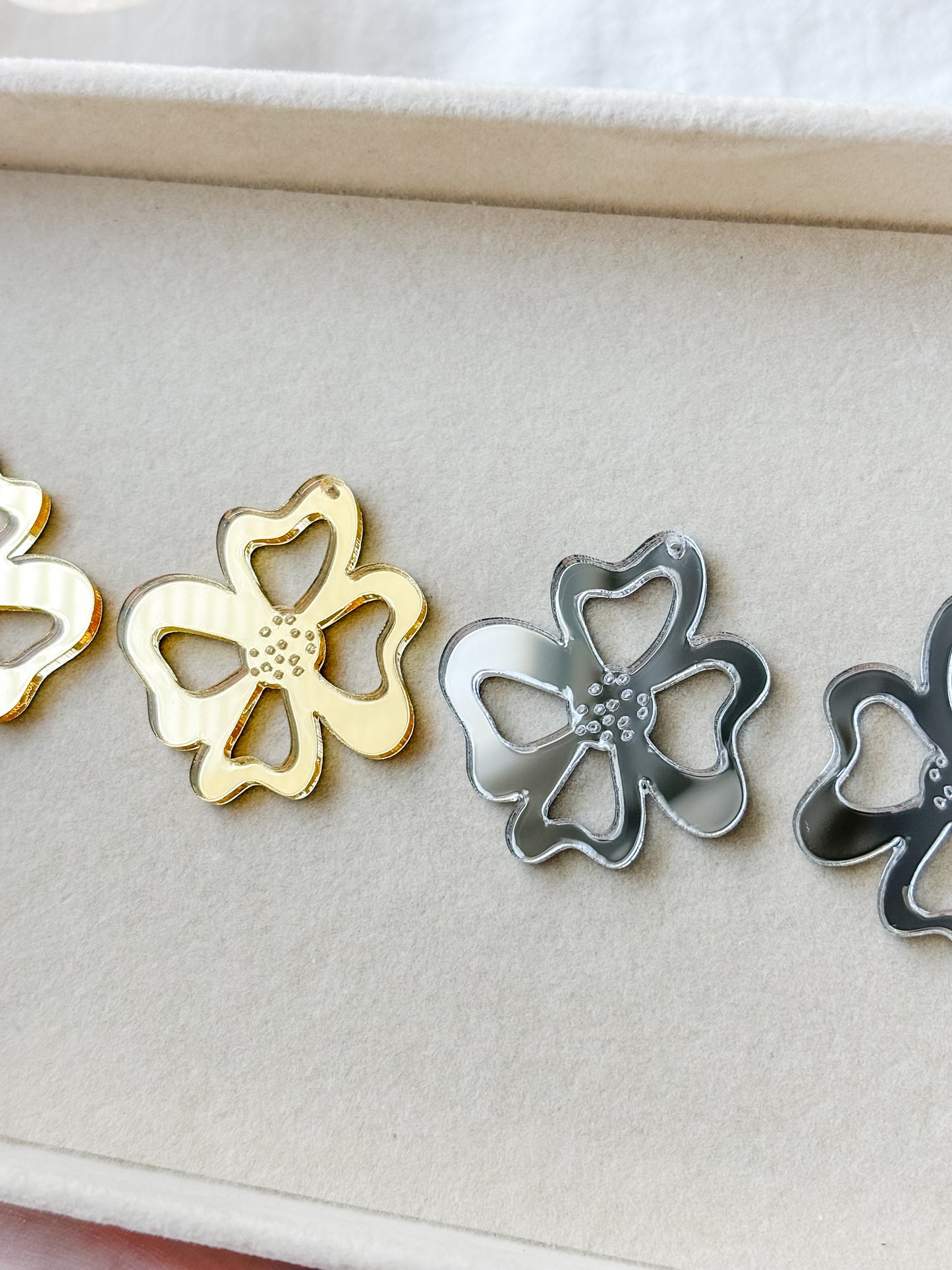Pendant flower, 1 pair