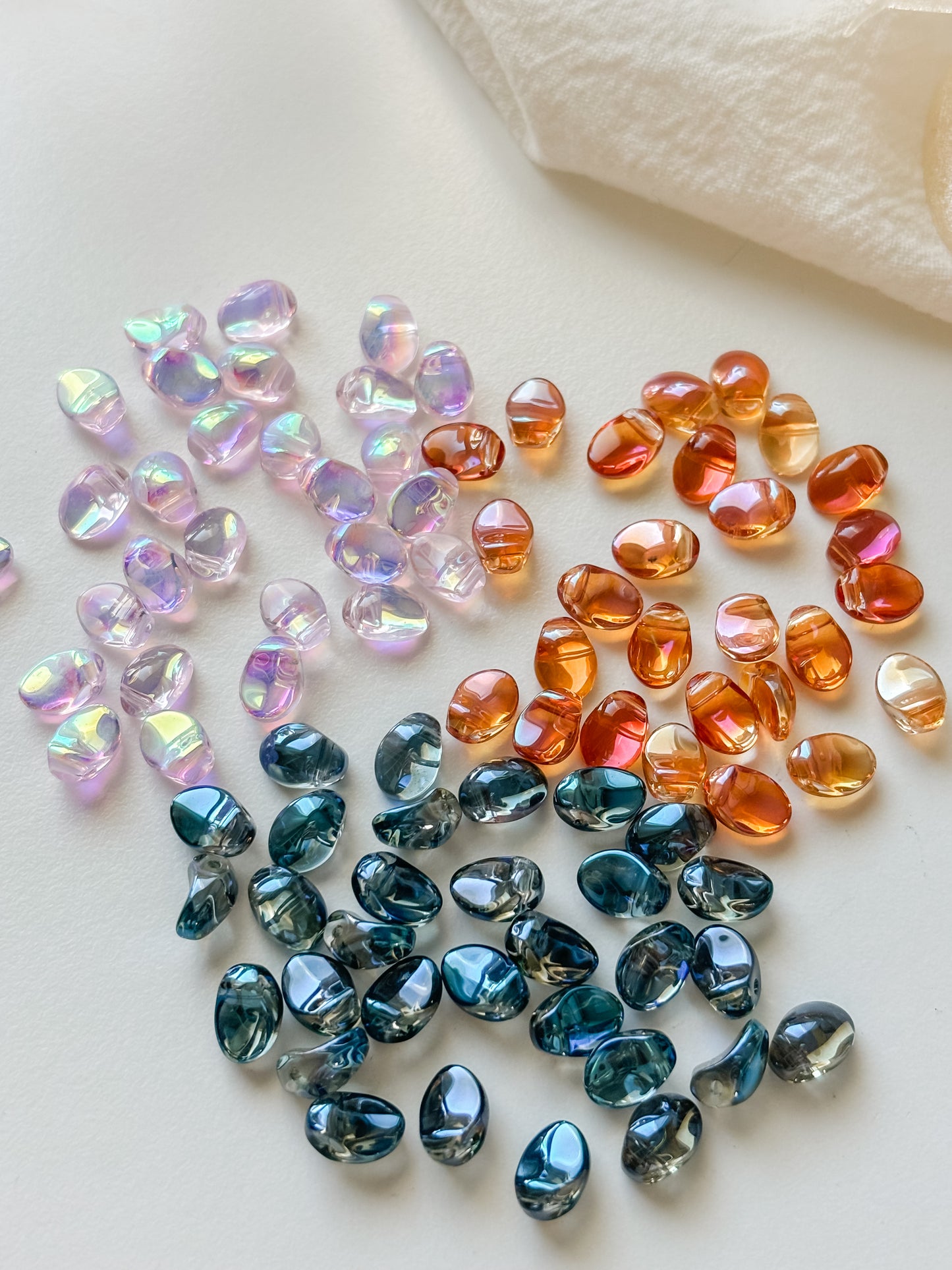 Glass pendant 8.5x6x4.5mm, 20pcs