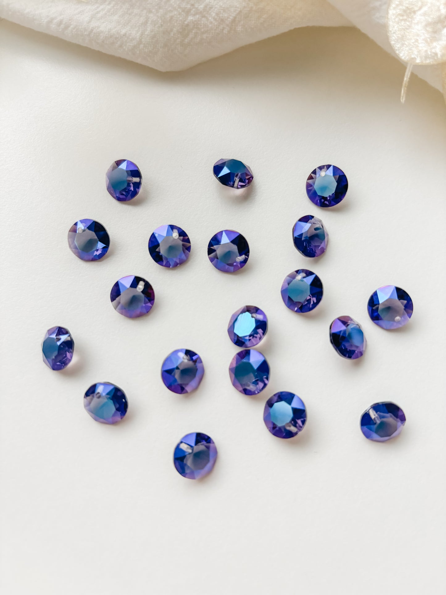 Glass pendant circle 10x5.3mm, 6pcs