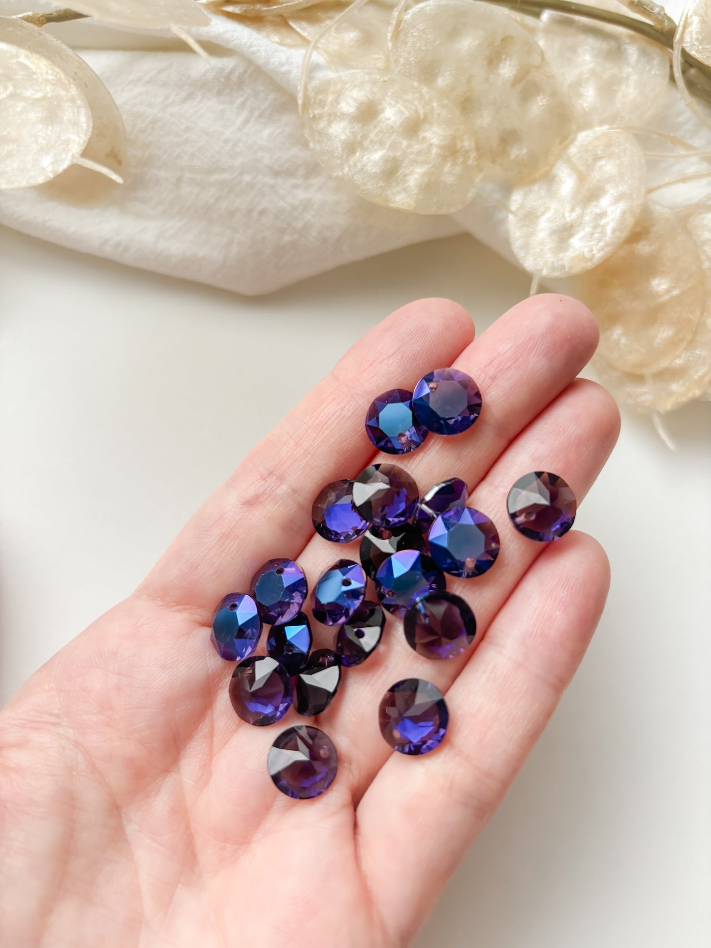 Glass pendant circle 10x5.3mm, 6pcs