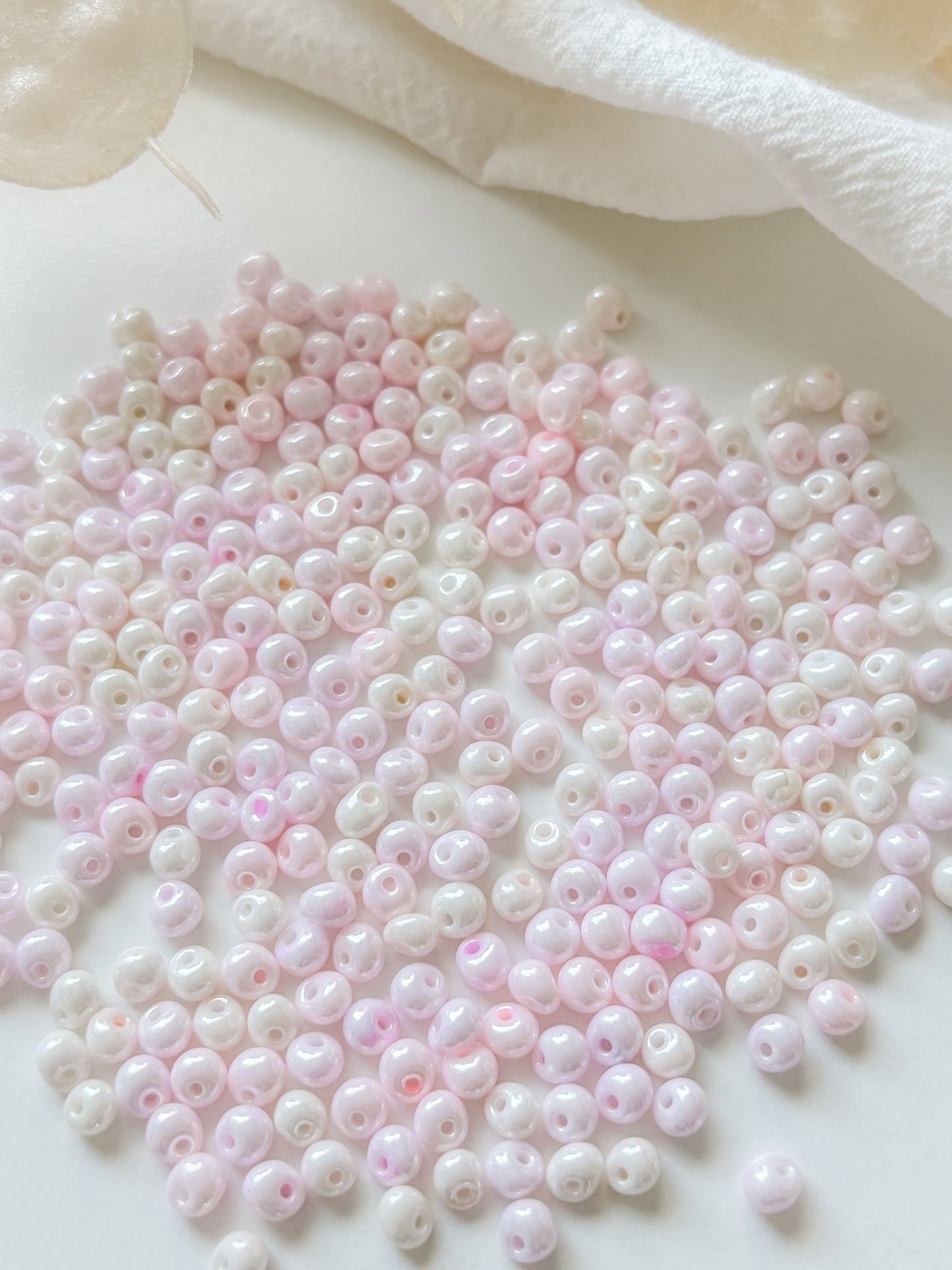 Lasihelmi 4mm, 50kpl