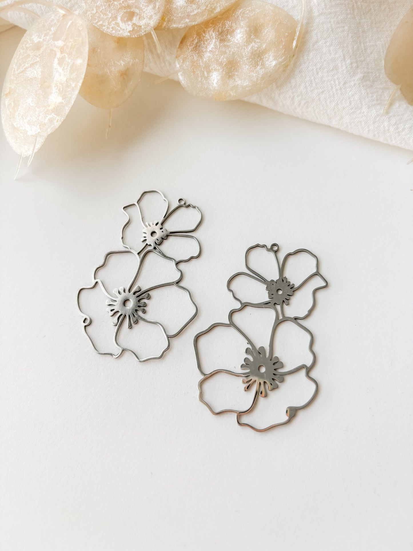 Pendant flower stainless steel 51.5x35x1mm, 1pc