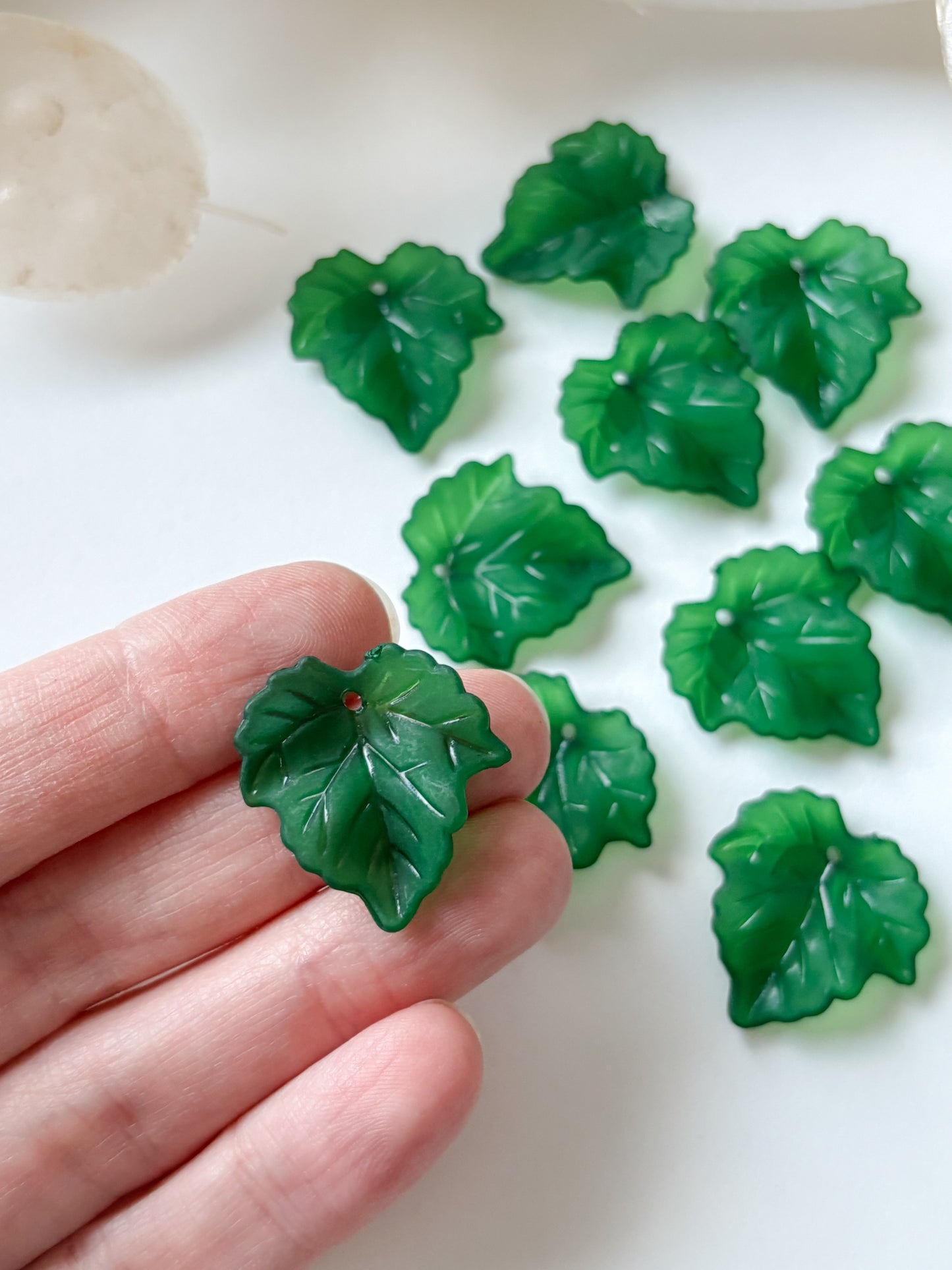 Riipus lehti 24x22.5x3mm, 6kpl